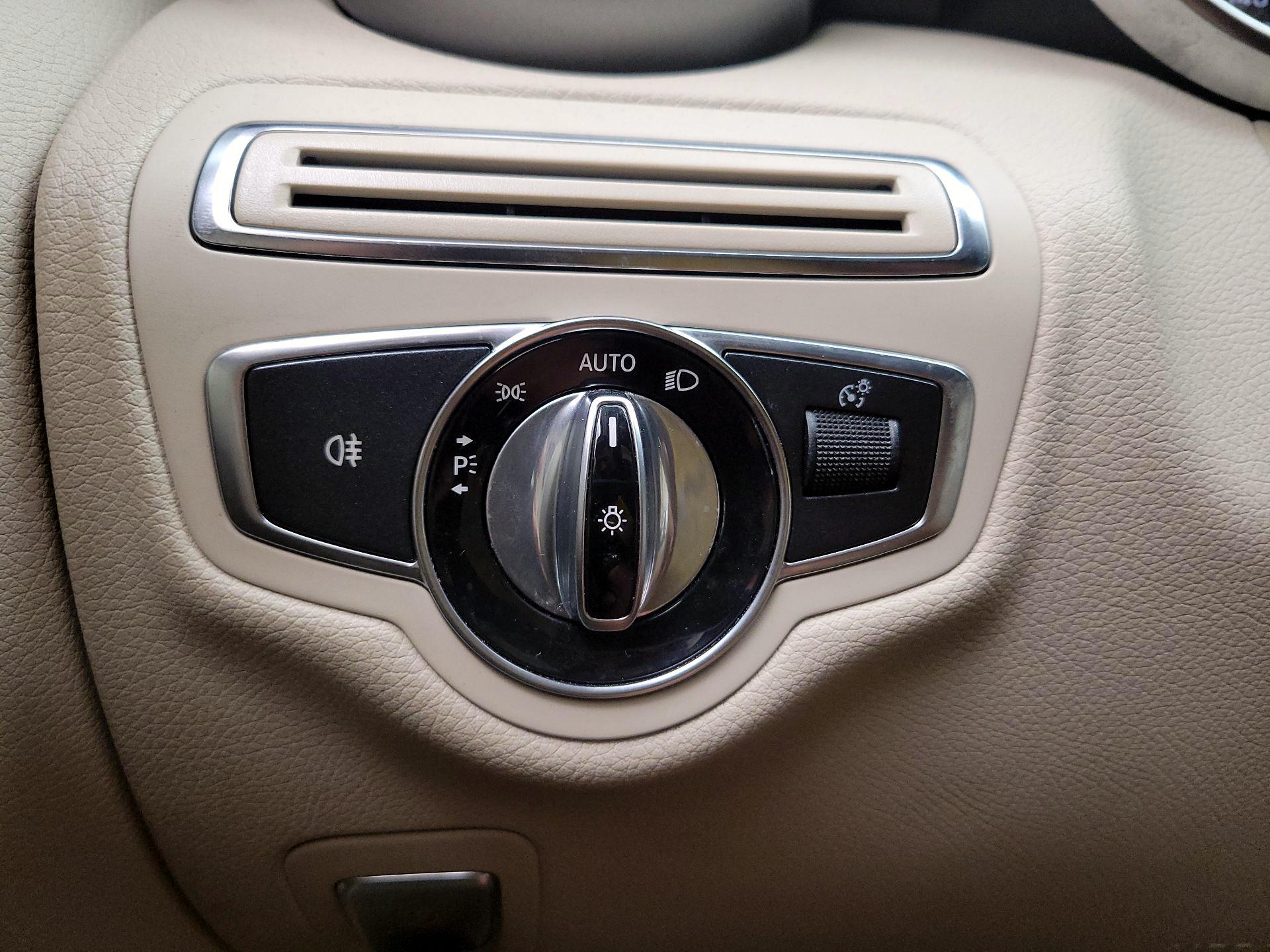 Thumbnail: 2015 Mercedes-Benz C-Class - 13