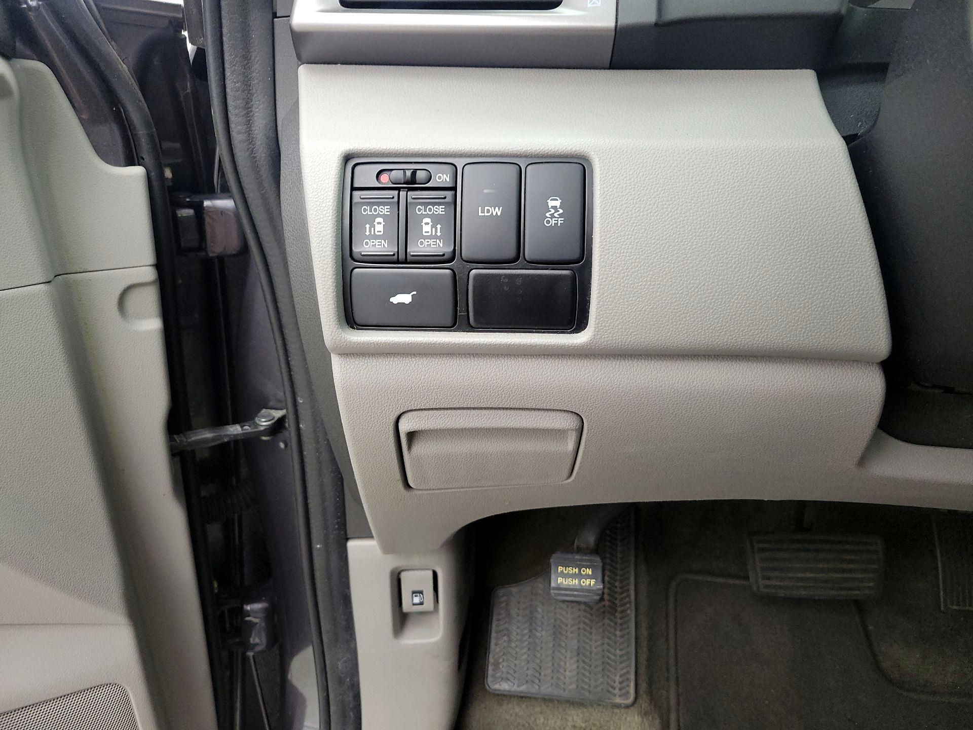 Thumbnail: 2015 Honda Odyssey - 13