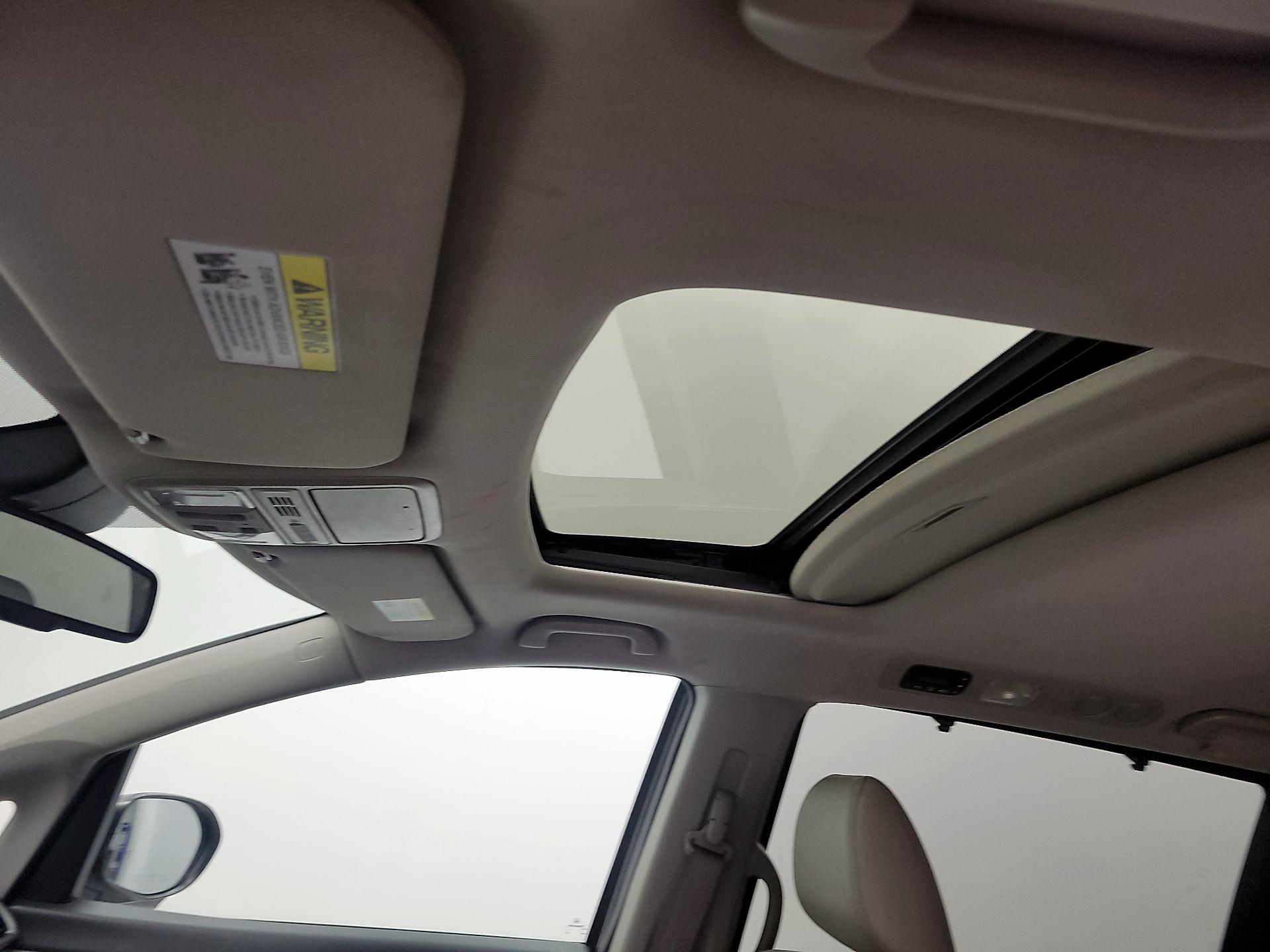 Thumbnail: 2015 Honda Odyssey - 19