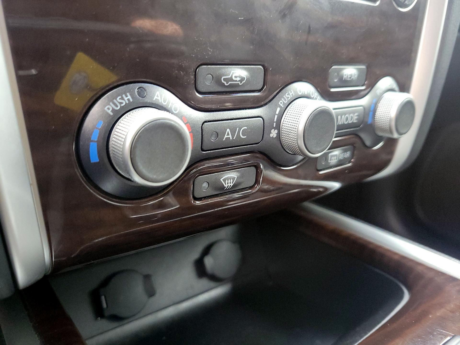 Thumbnail: 2013 Nissan Pathfinder - 16