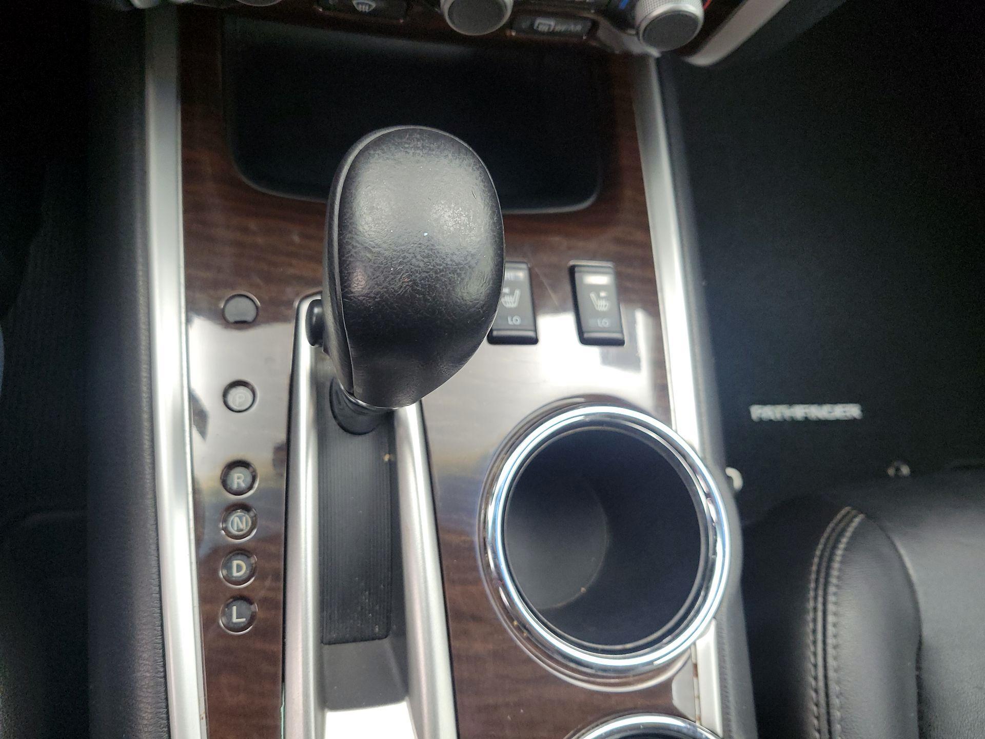 Thumbnail: 2013 Nissan Pathfinder - 17