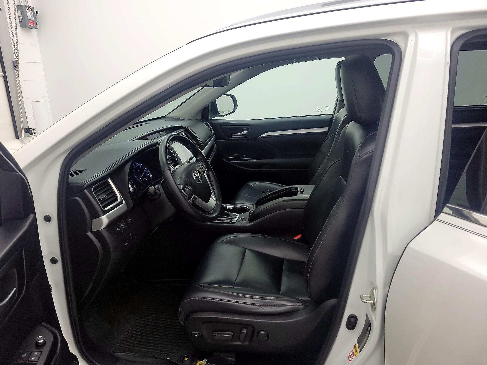 Thumbnail: 2019 Toyota Highlander - 11