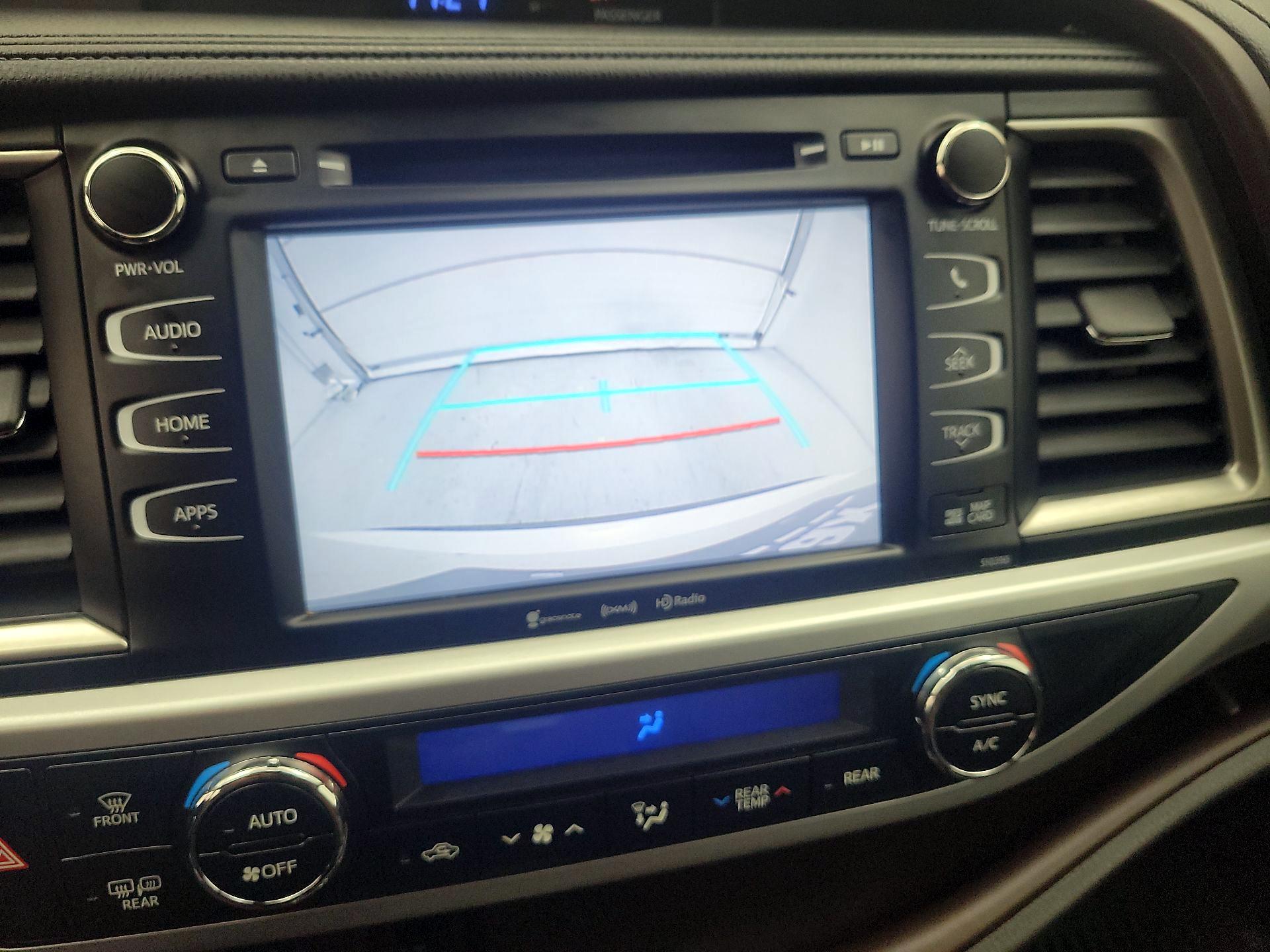 Thumbnail: 2019 Toyota Highlander - 15