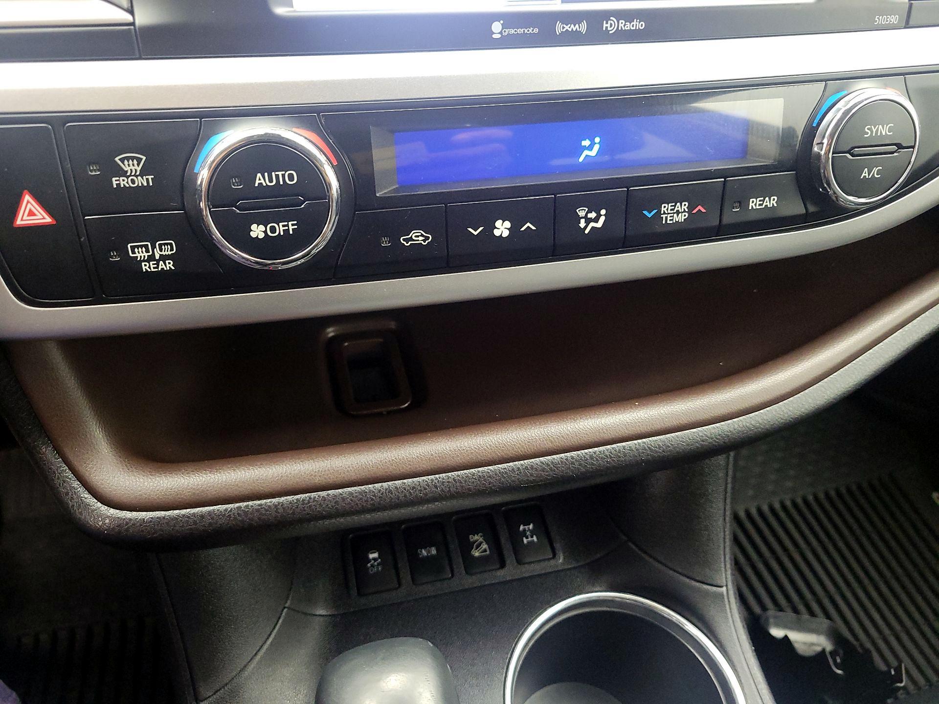 Thumbnail: 2019 Toyota Highlander - 17