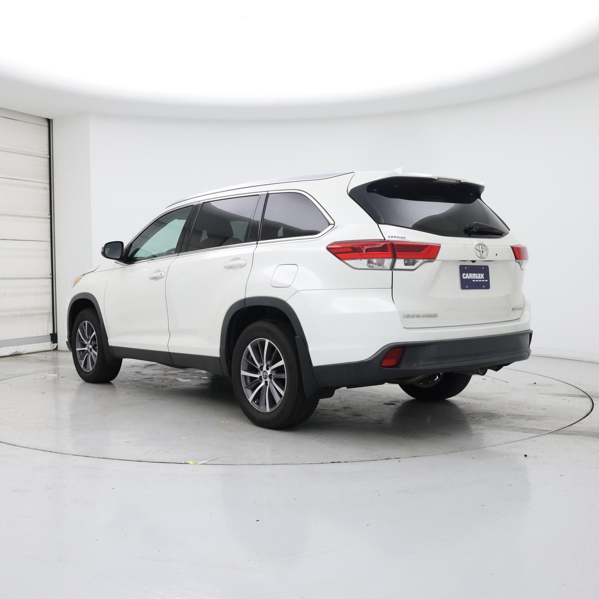 Thumbnail: 2019 Toyota Highlander - 2