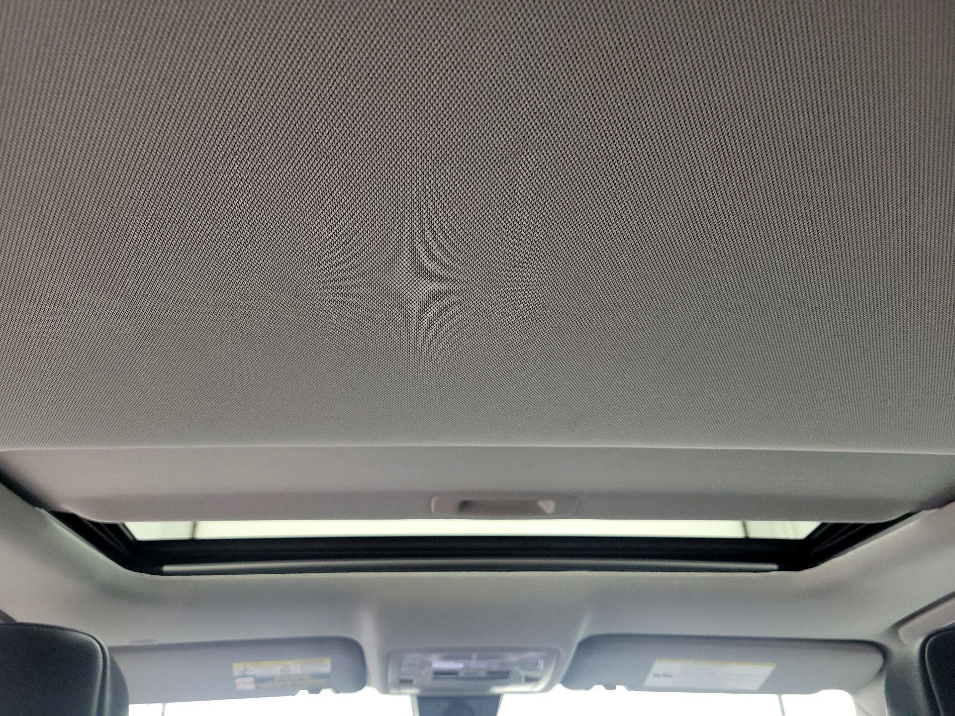 Thumbnail: 2019 Toyota Highlander - 20