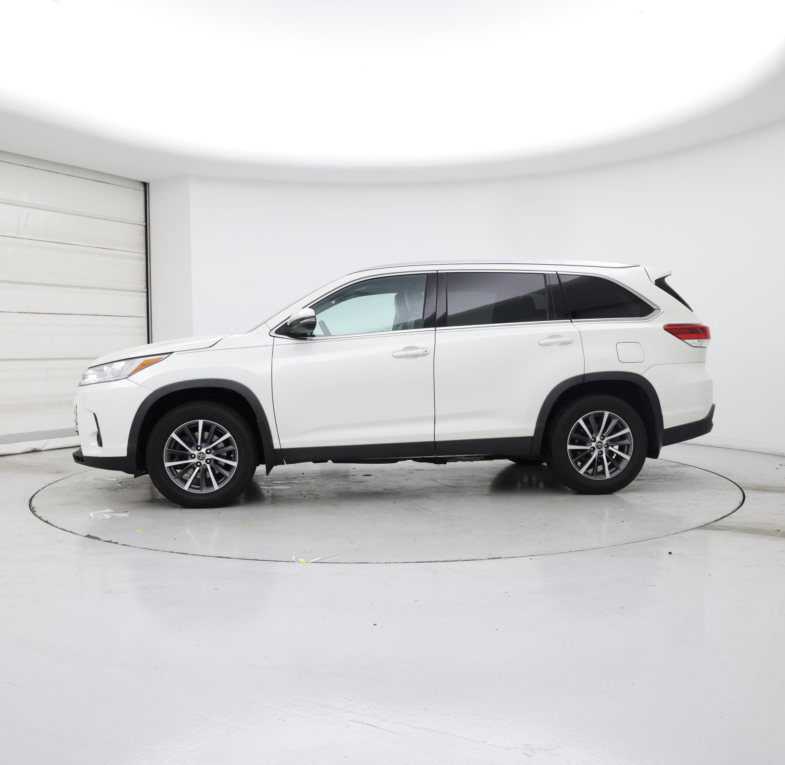 Thumbnail: 2019 Toyota Highlander - 3