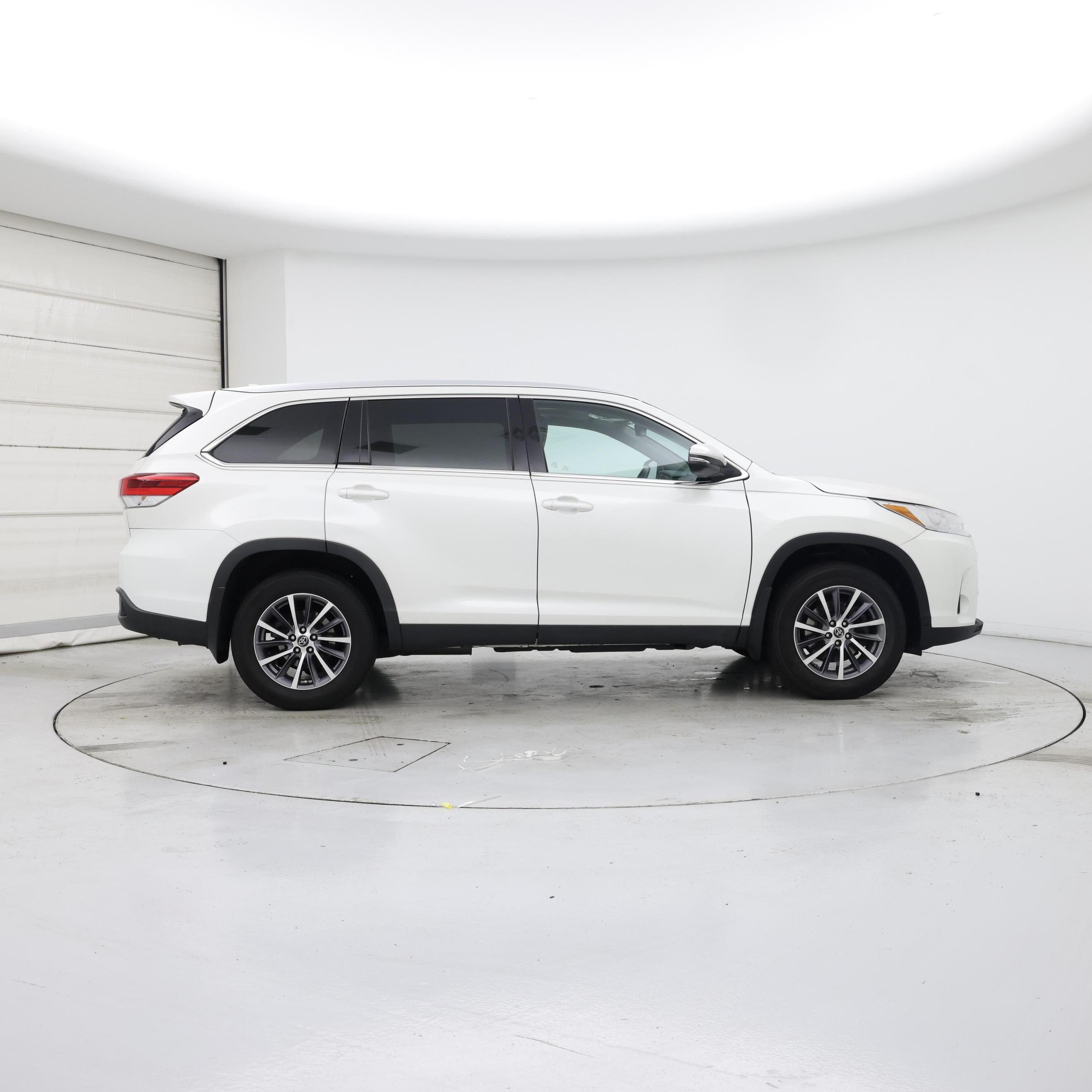 Thumbnail: 2019 Toyota Highlander - 7