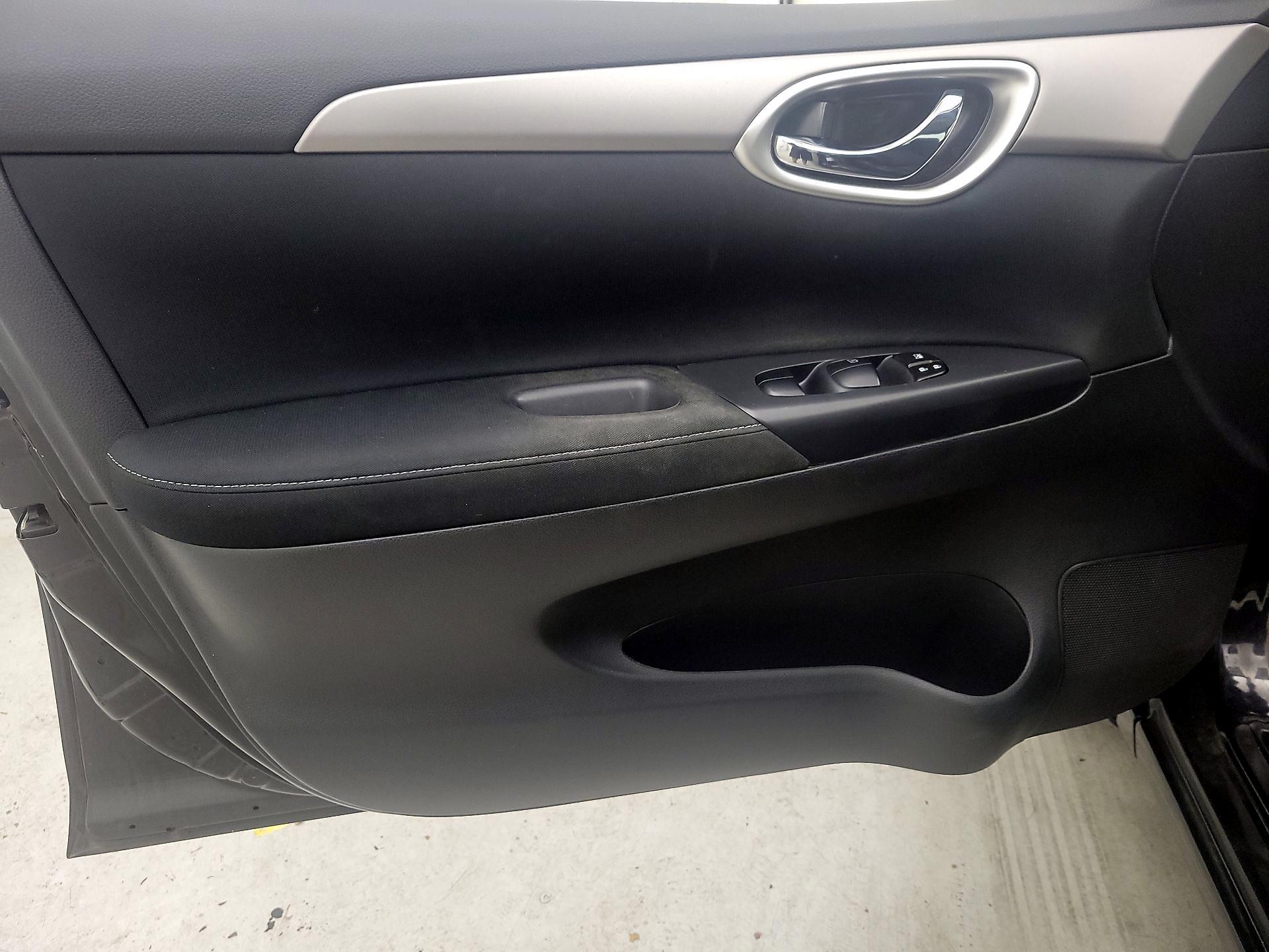 Thumbnail: 2015 Nissan Sentra - 12