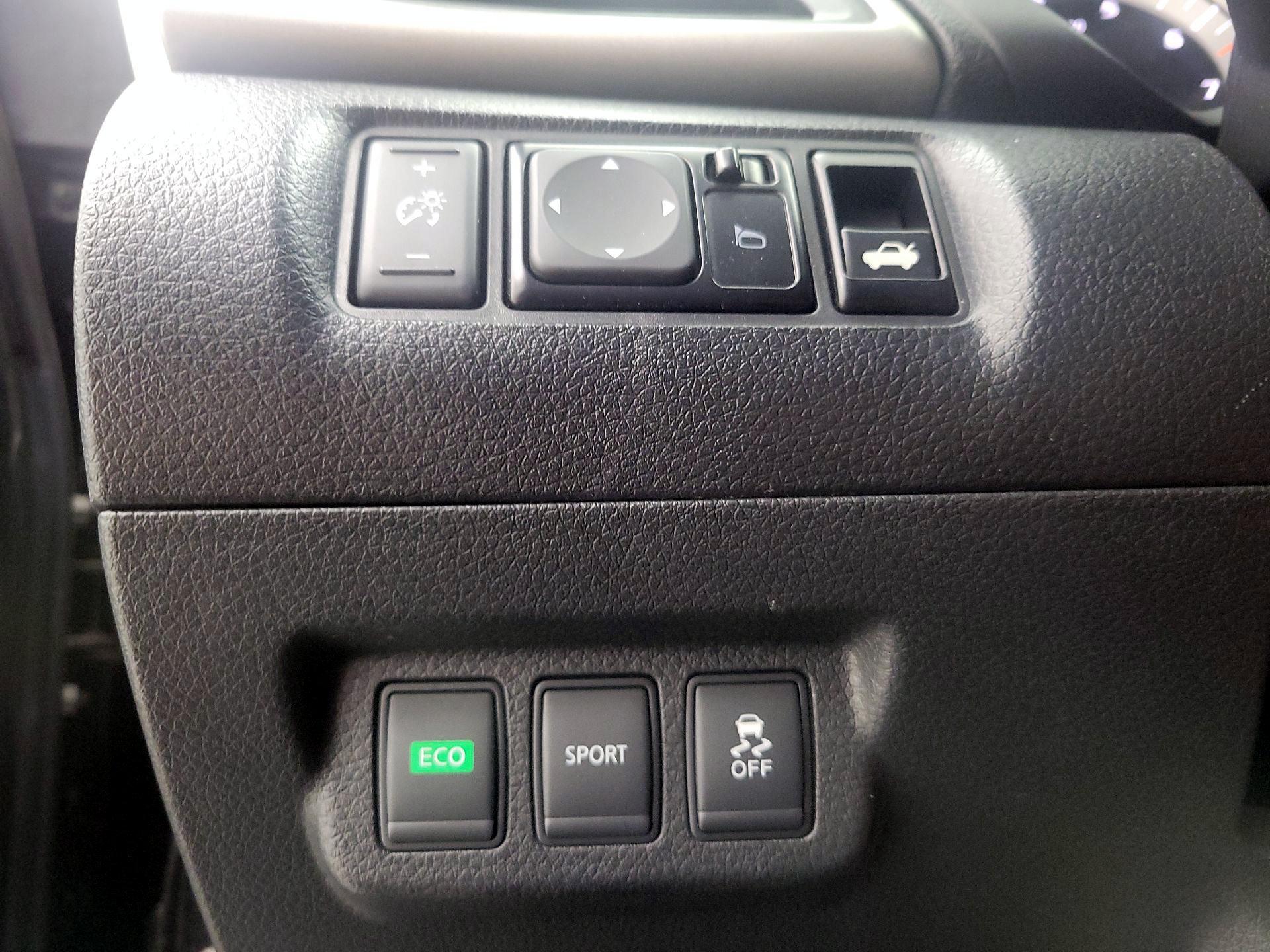 Thumbnail: 2015 Nissan Sentra - 13