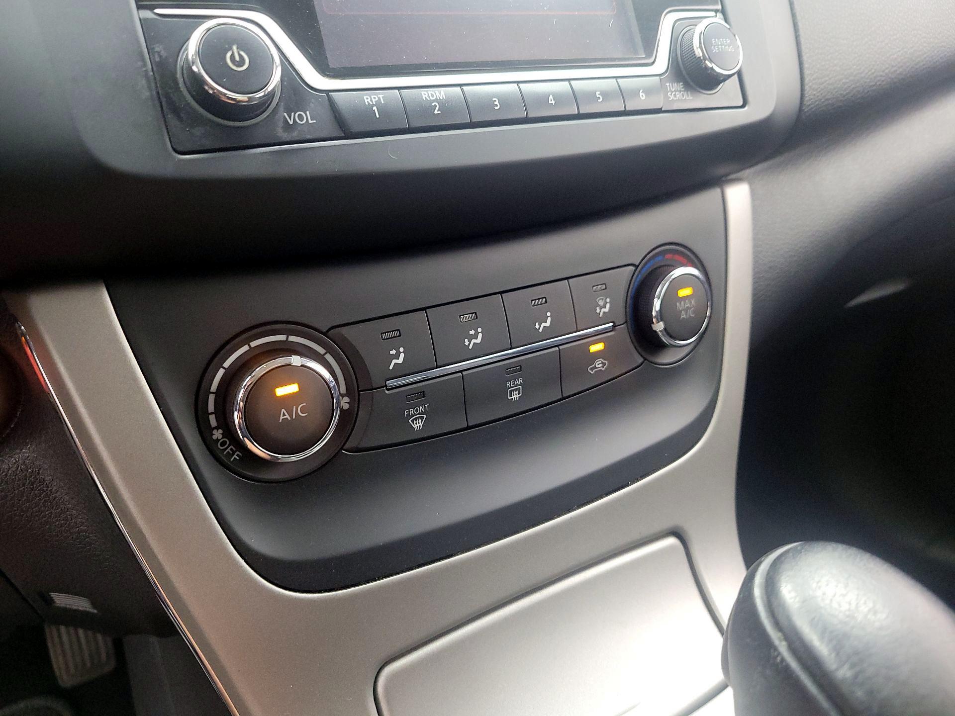 Thumbnail: 2015 Nissan Sentra - 16