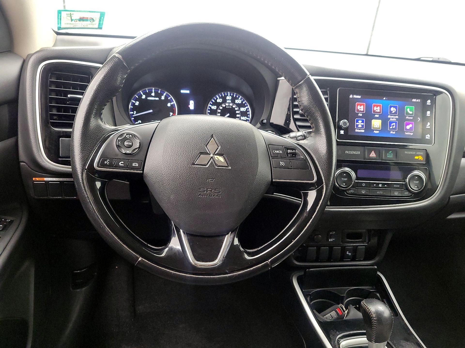 Thumbnail: 2018 Mitsubishi Outlander - 10