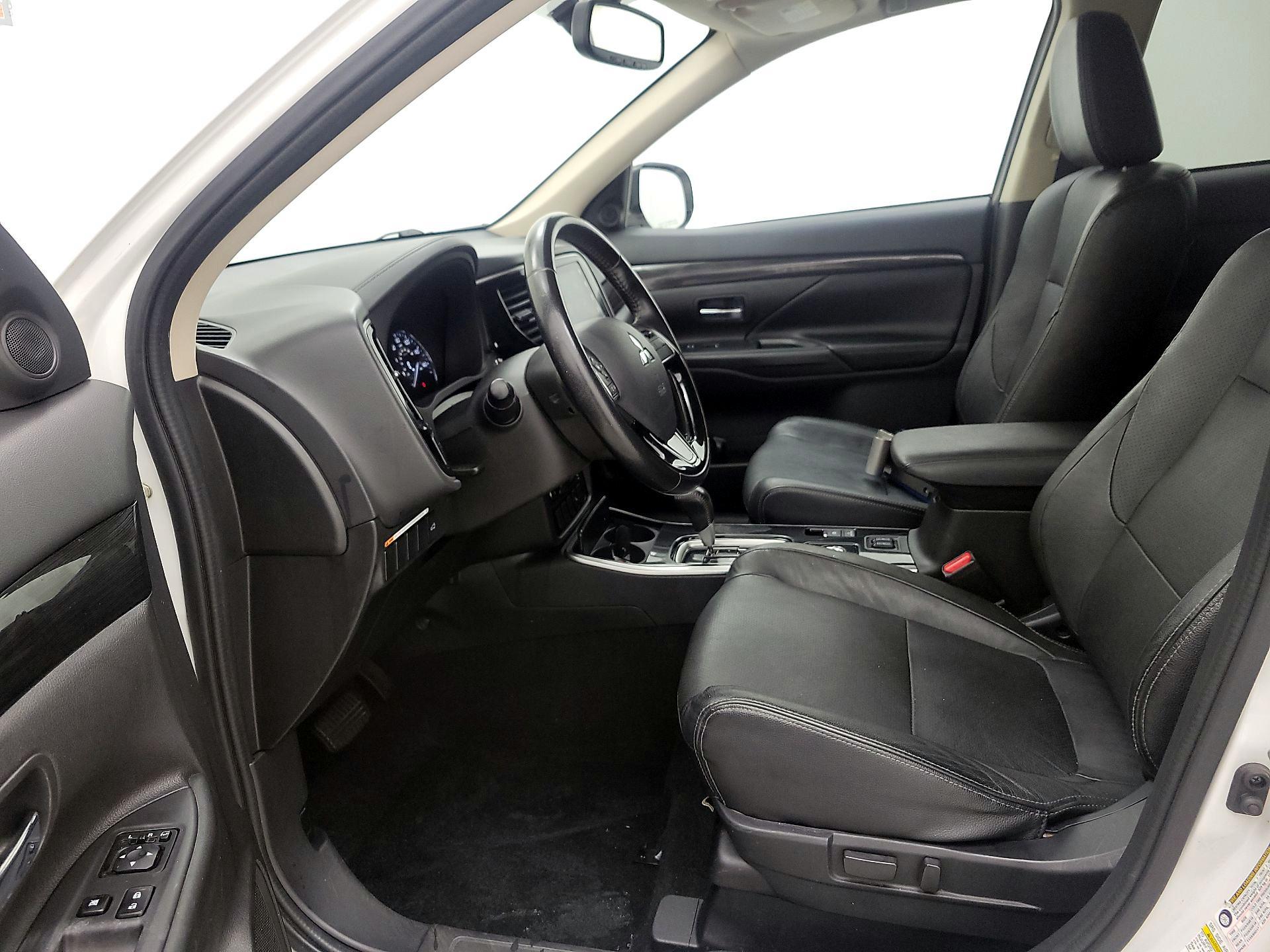 Thumbnail: 2018 Mitsubishi Outlander - 11