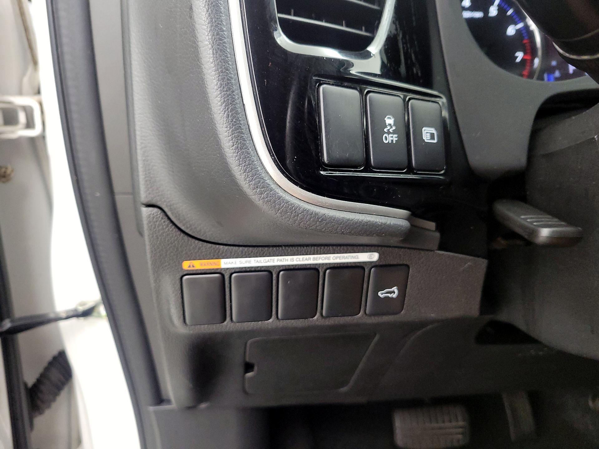 Thumbnail: 2018 Mitsubishi Outlander - 13