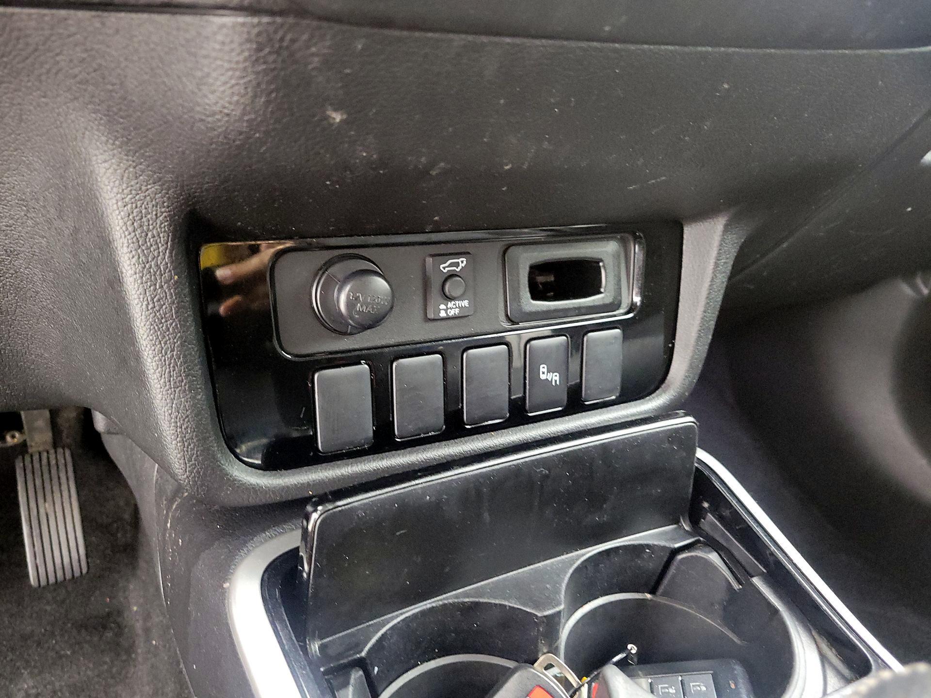 Thumbnail: 2018 Mitsubishi Outlander - 18