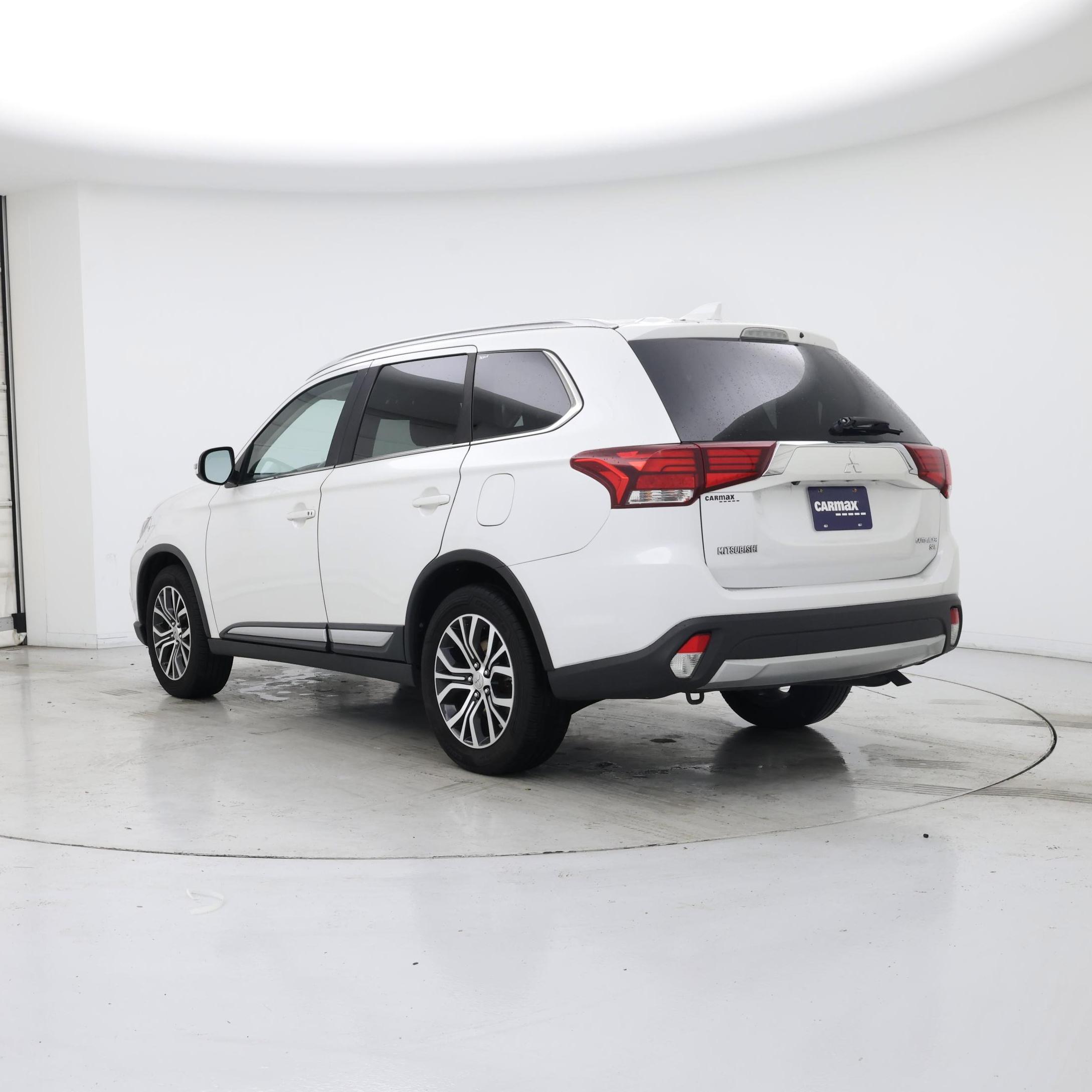 Thumbnail: 2018 Mitsubishi Outlander - 2
