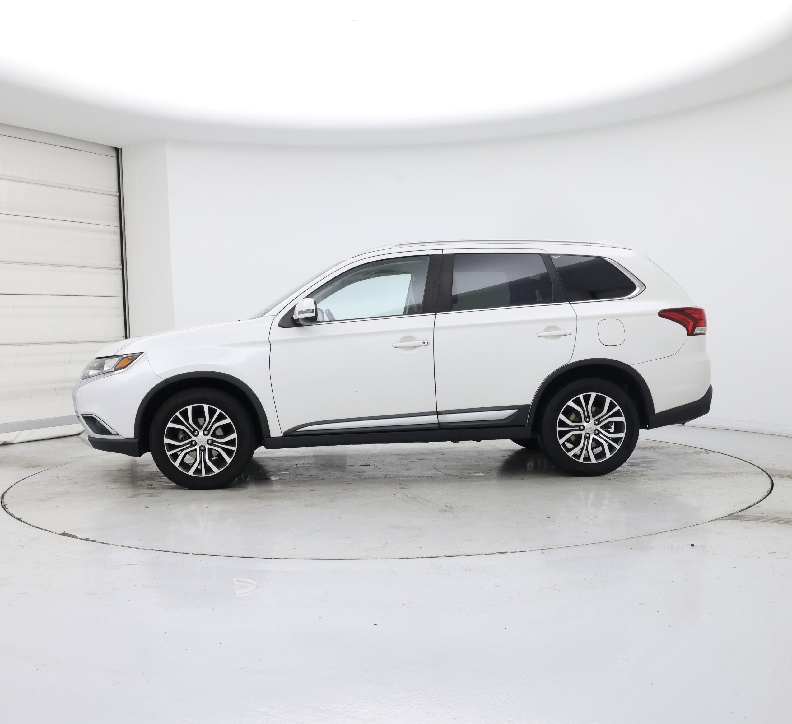Thumbnail: 2018 Mitsubishi Outlander - 3