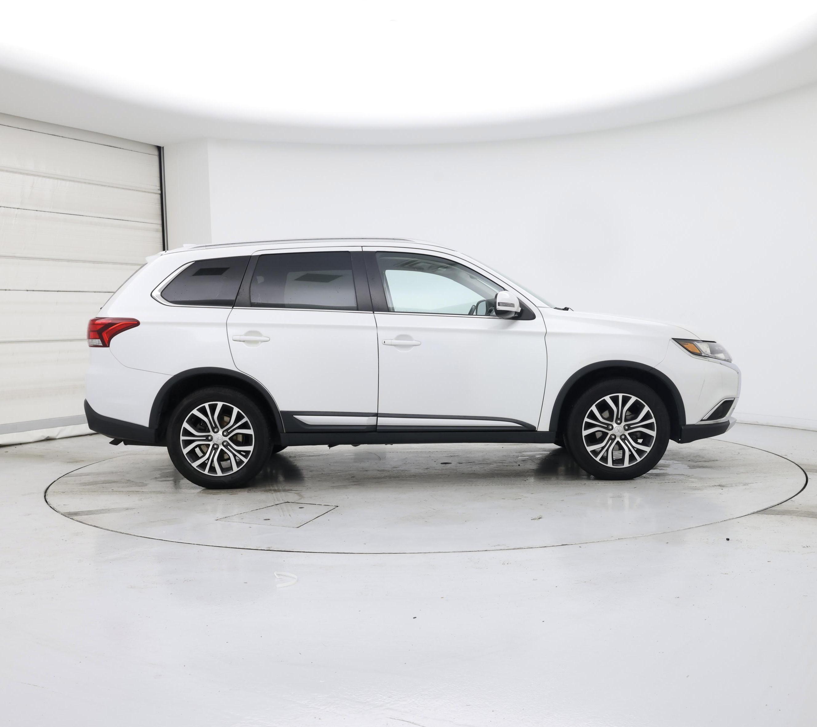 Thumbnail: 2018 Mitsubishi Outlander - 7