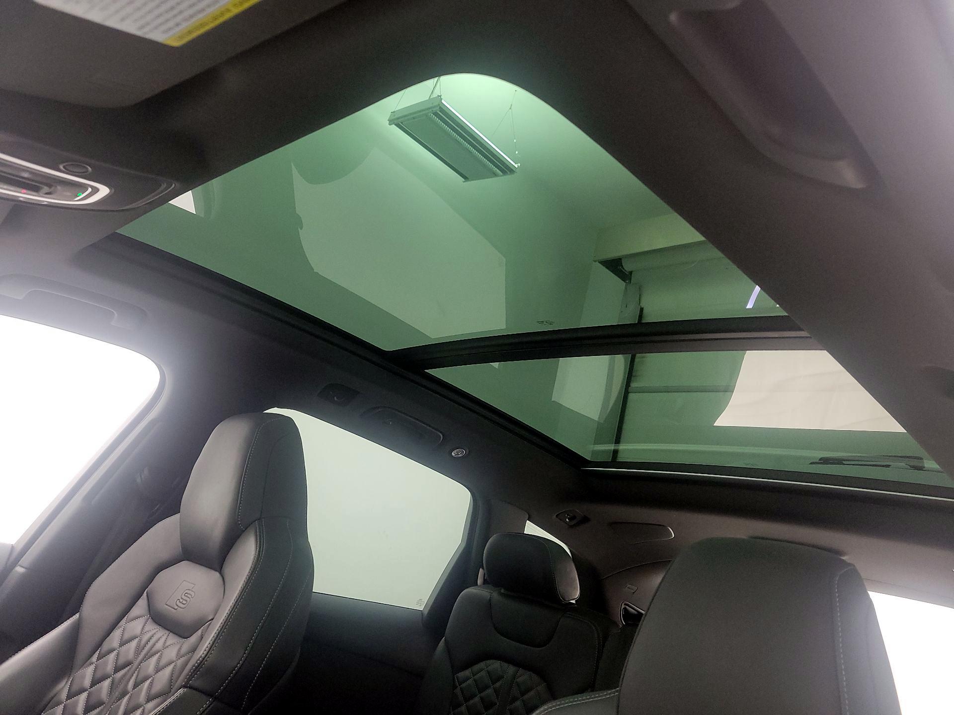 Thumbnail: 2021 Audi SQ7 - 16