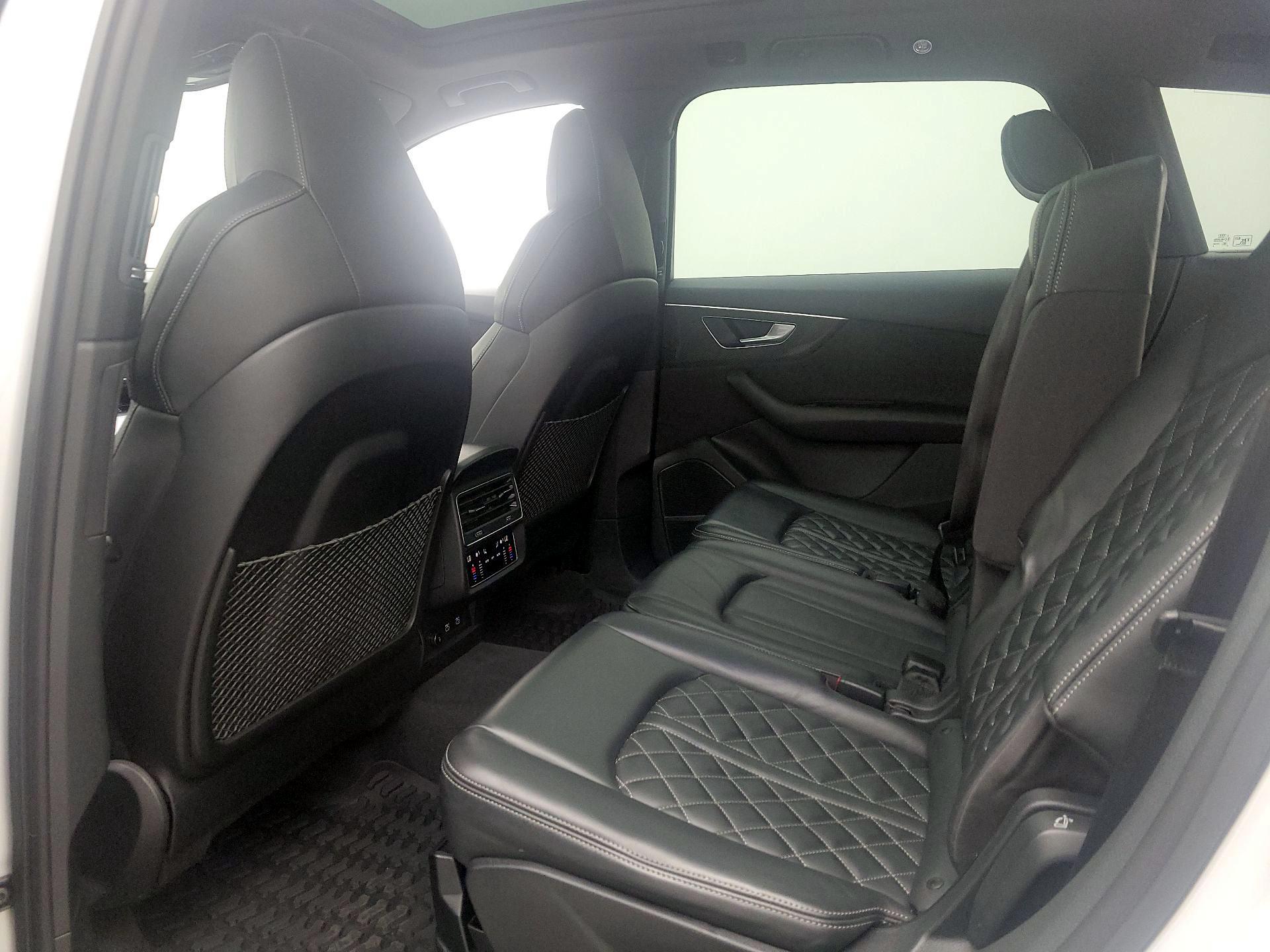 Thumbnail: 2021 Audi SQ7 - 17