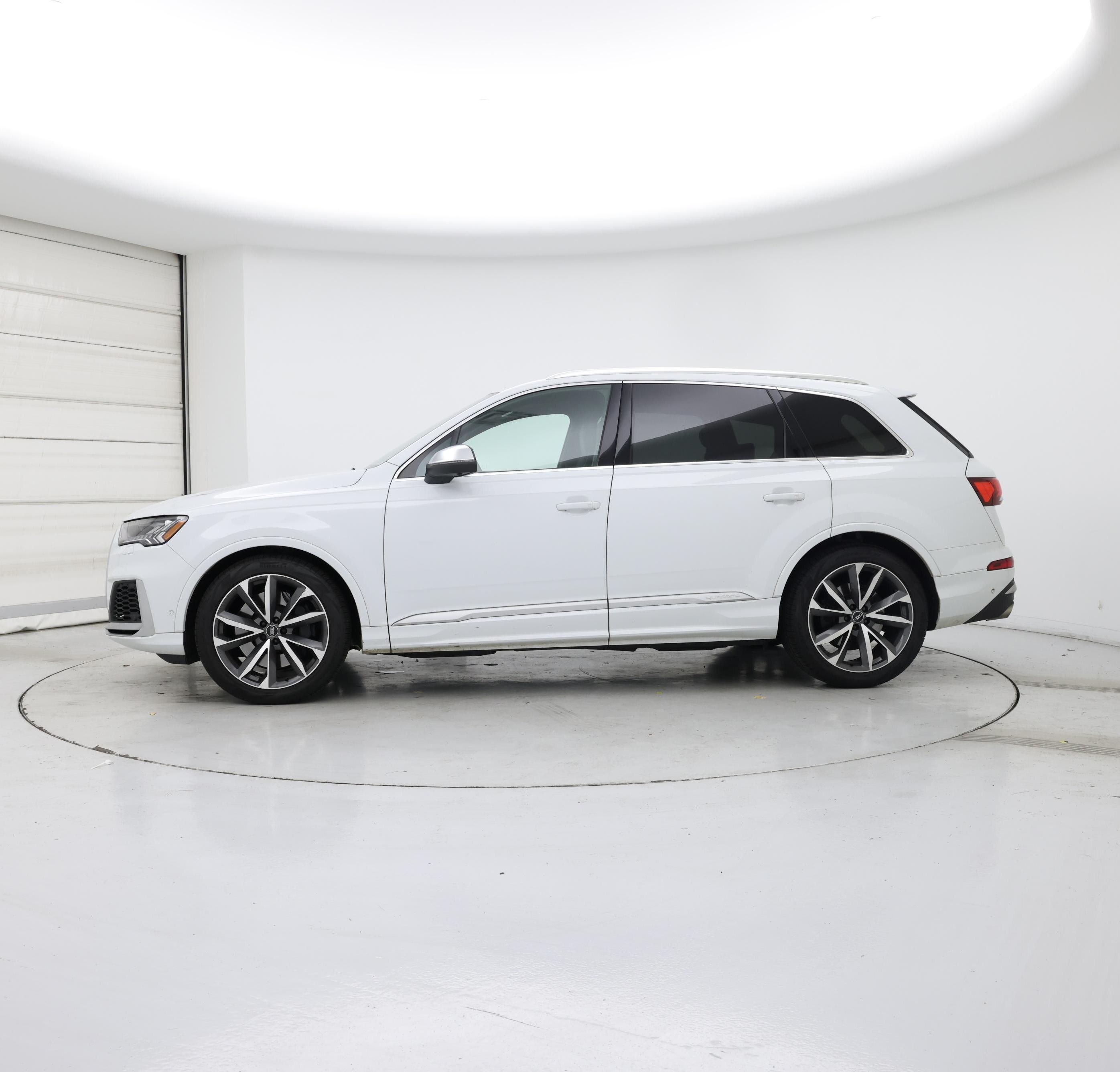 Thumbnail: 2021 Audi SQ7 - 3