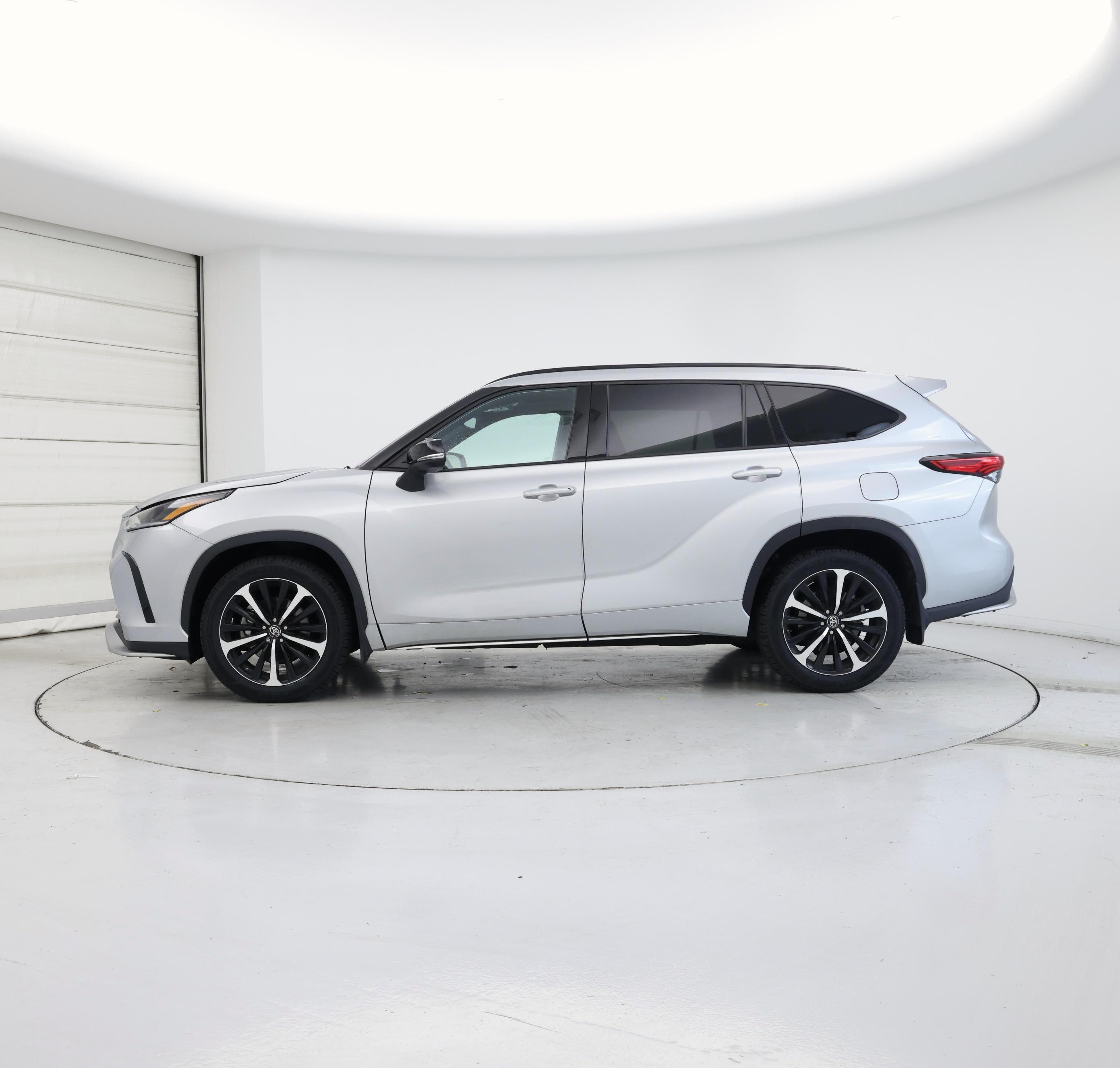 Thumbnail: 2022 Toyota Highlander - 3