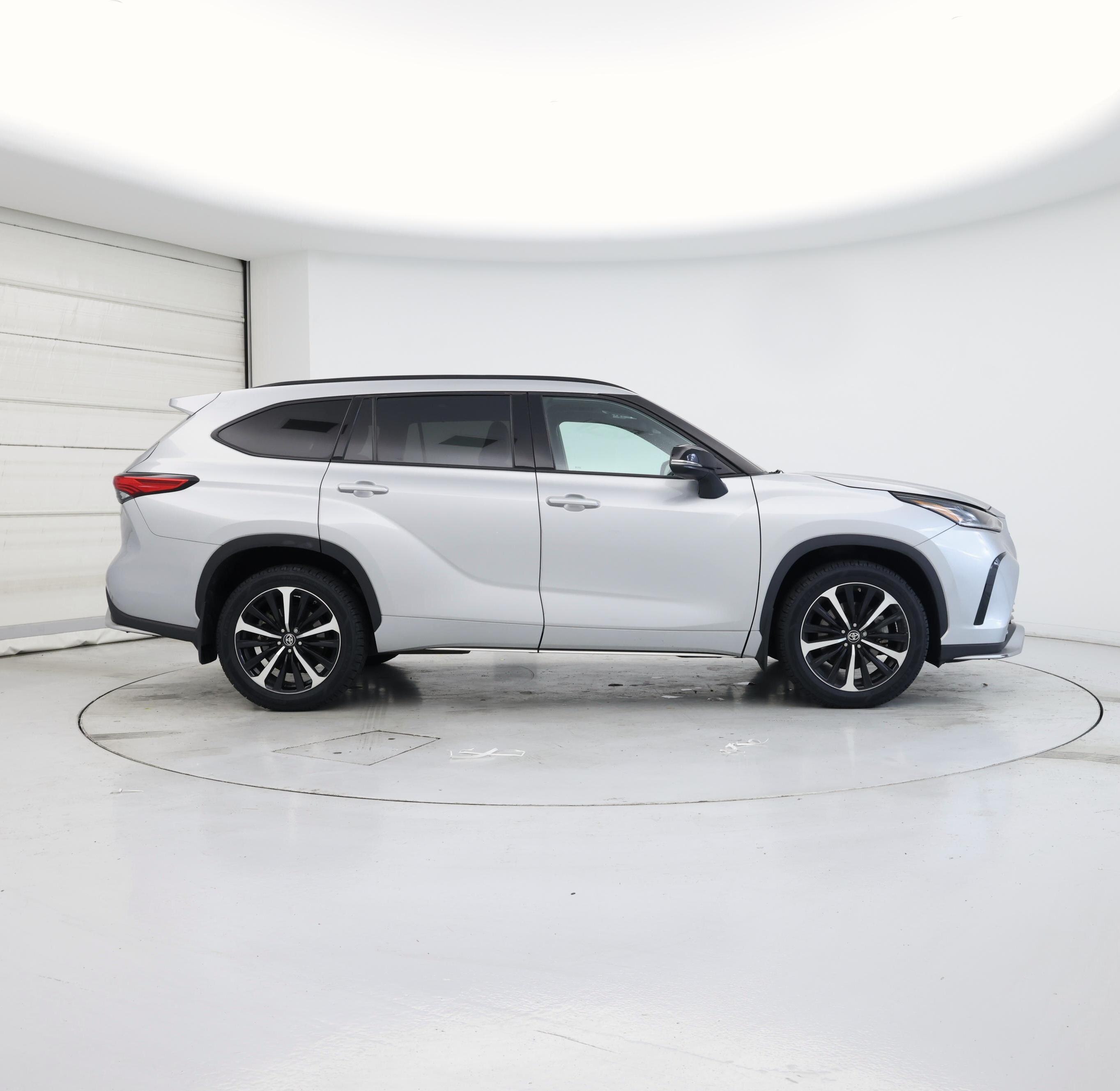 Thumbnail: 2022 Toyota Highlander - 7