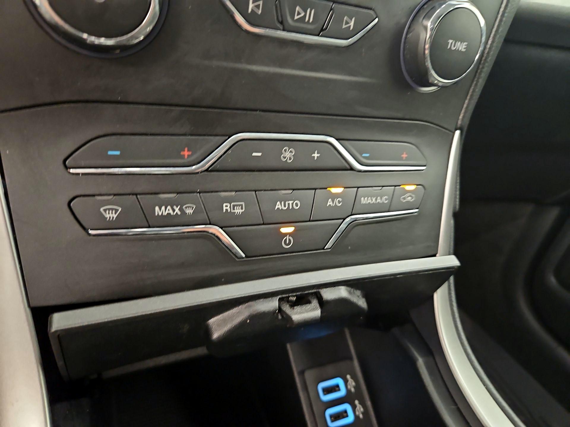 Thumbnail: 2019 Ford Edge - 16