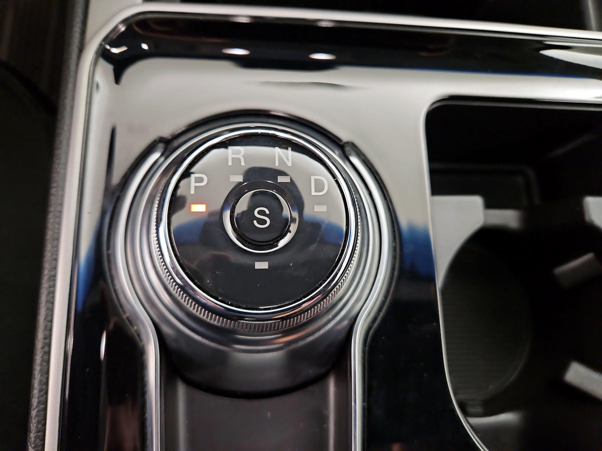 Thumbnail: 2019 Ford Edge - 17