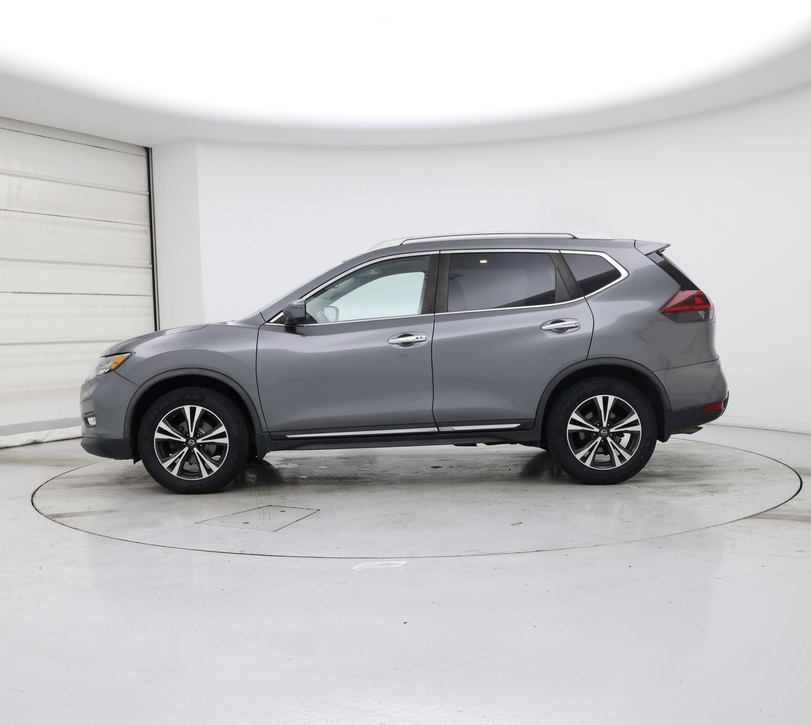 Thumbnail: 2018 Nissan Rogue - 3