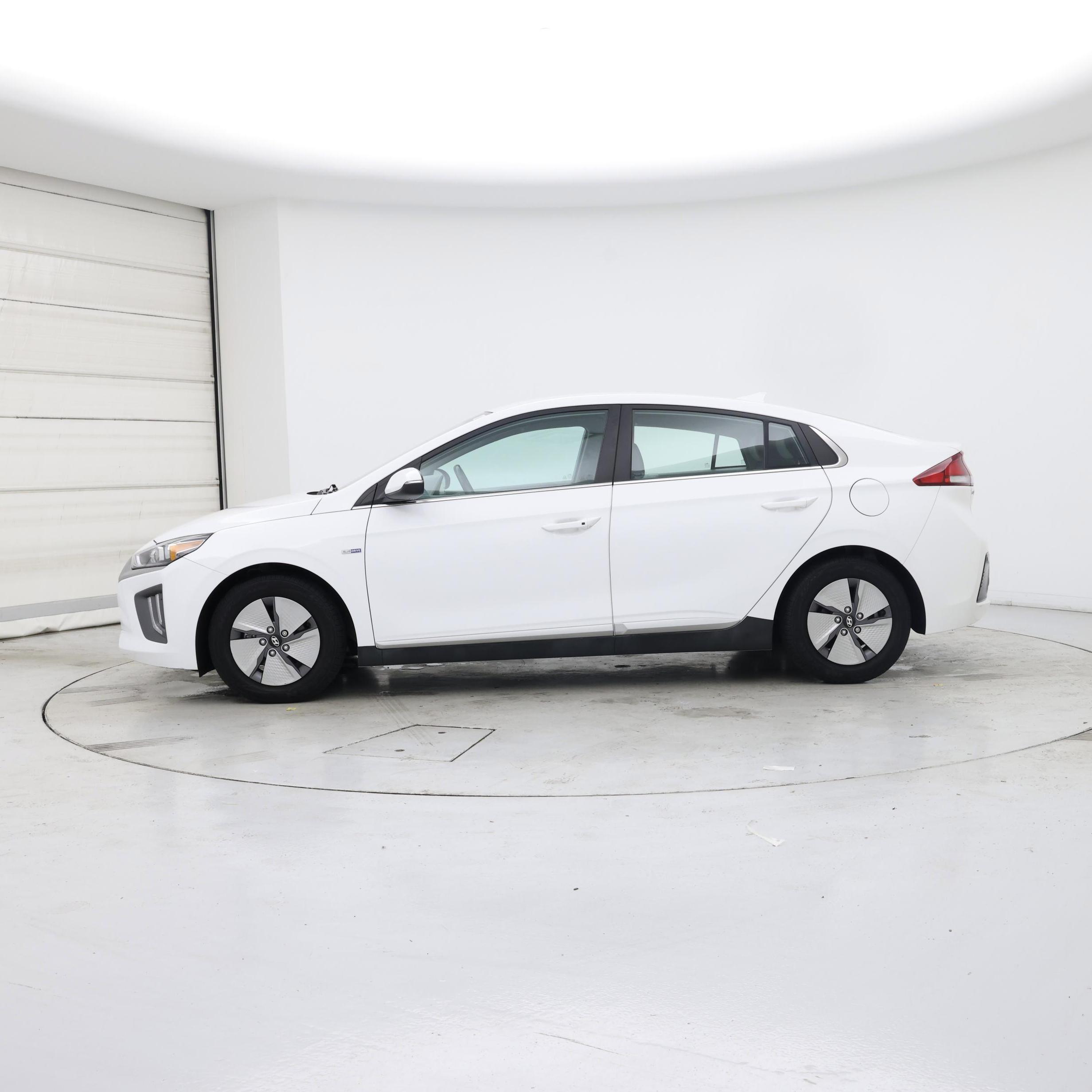 Thumbnail: 2020 Hyundai Ioniq - 3