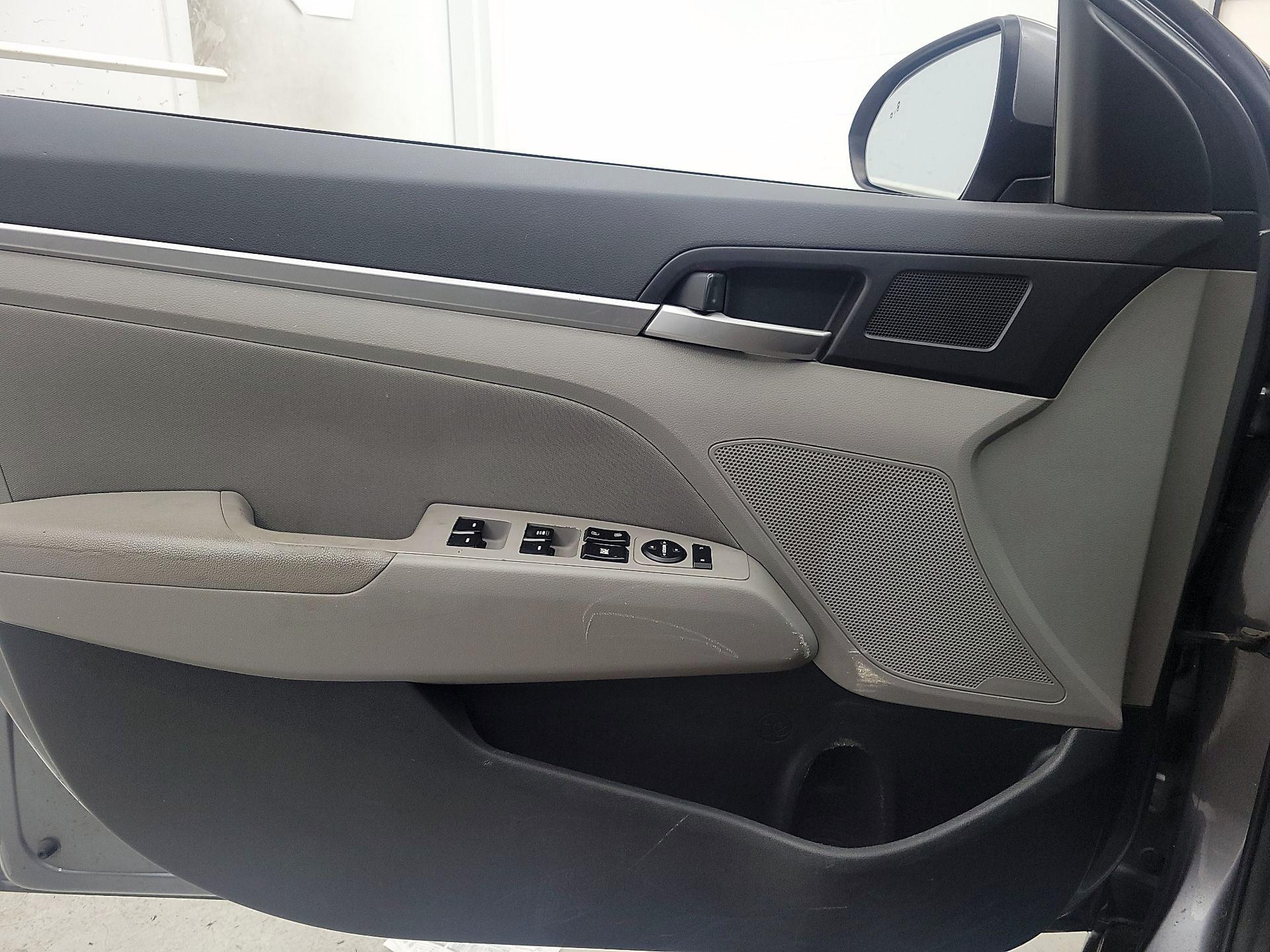 Thumbnail: 2019 Hyundai Elantra - 12