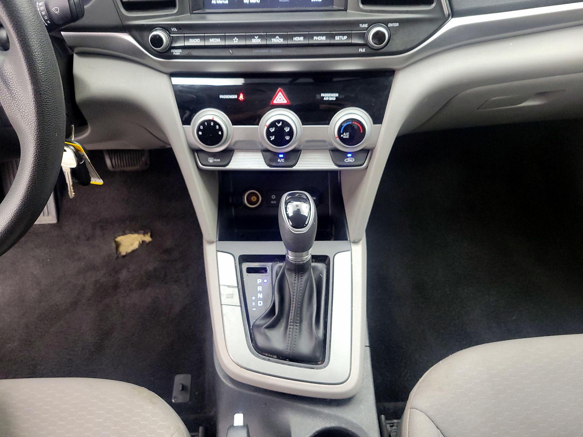 Thumbnail: 2019 Hyundai Elantra - 17