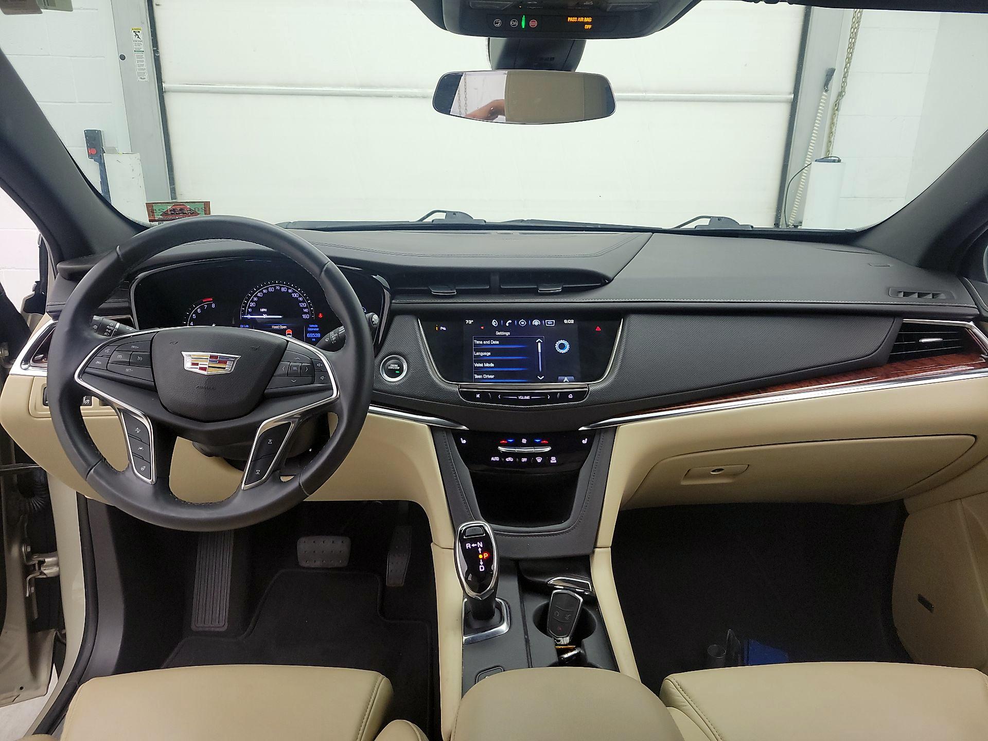 Thumbnail: 2017 Cadillac XT5 - 9