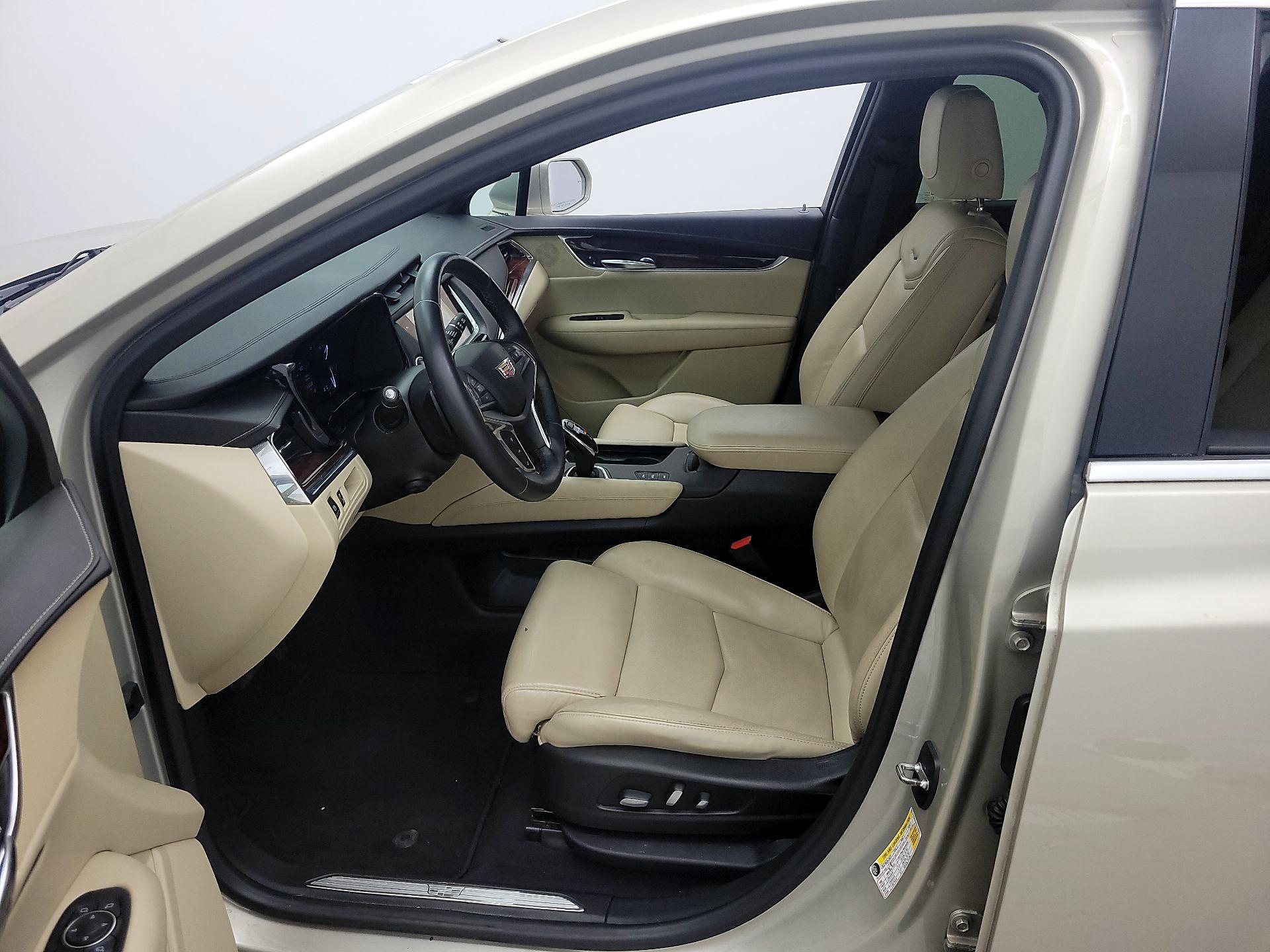 Thumbnail: 2017 Cadillac XT5 - 11
