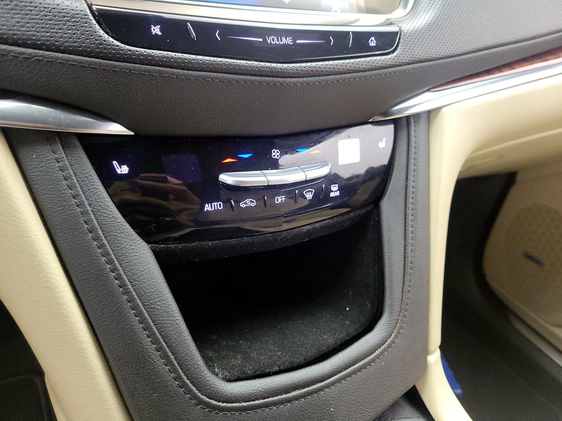 Thumbnail: 2017 Cadillac XT5 - 17