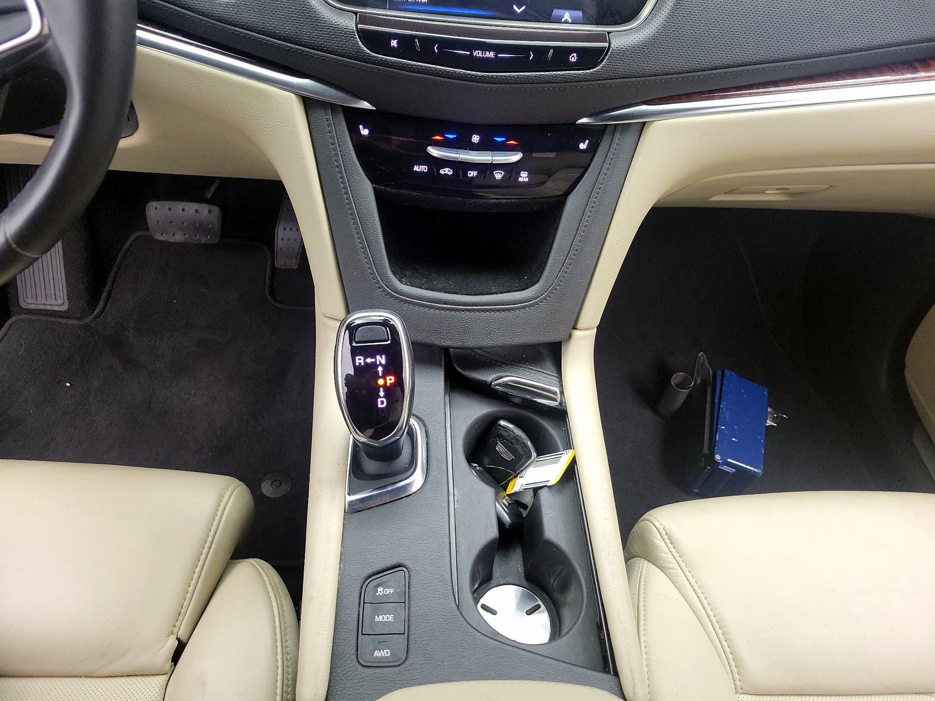 Thumbnail: 2017 Cadillac XT5 - 18