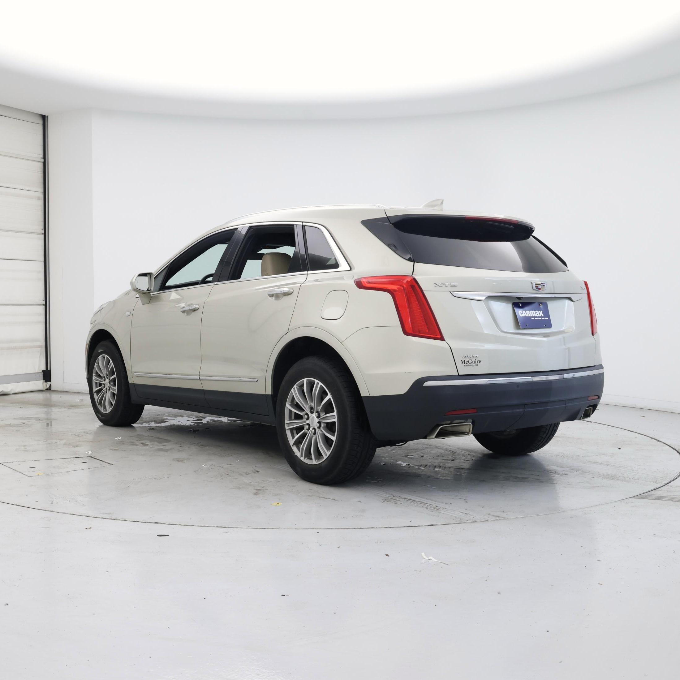Thumbnail: 2017 Cadillac XT5 - 2