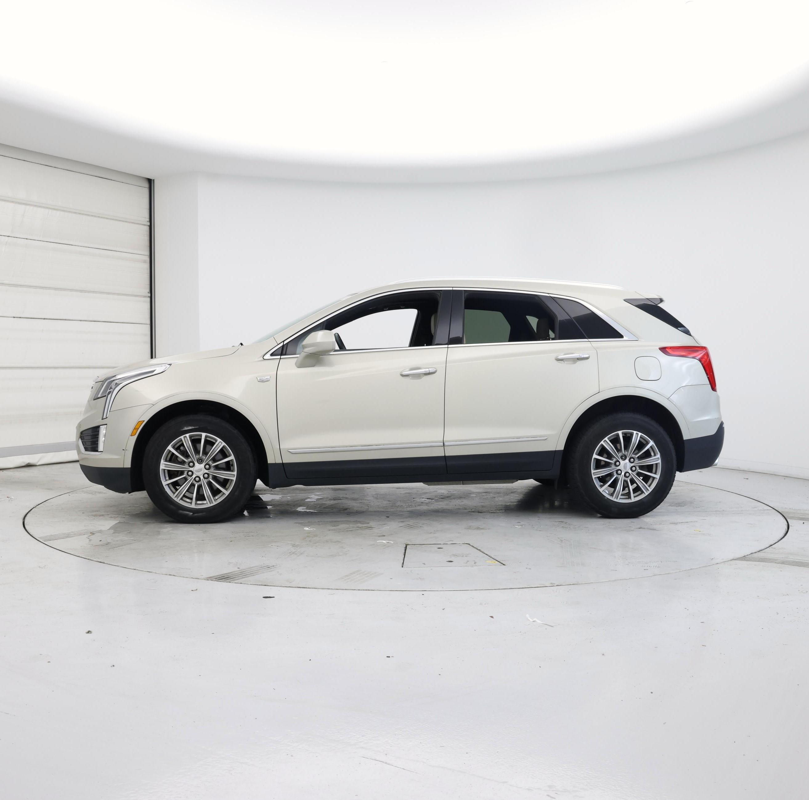 Thumbnail: 2017 Cadillac XT5 - 3