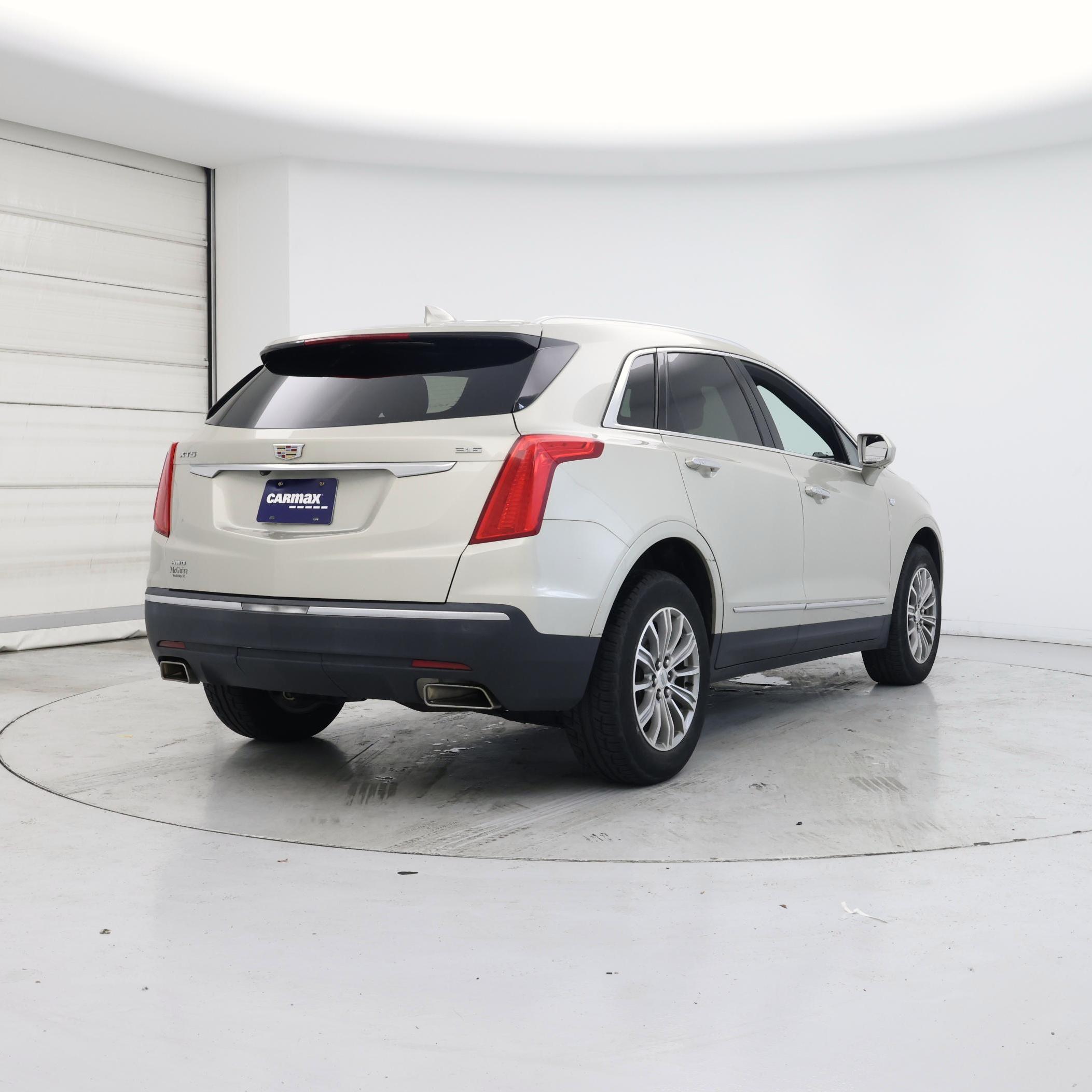 Thumbnail: 2017 Cadillac XT5 - 8