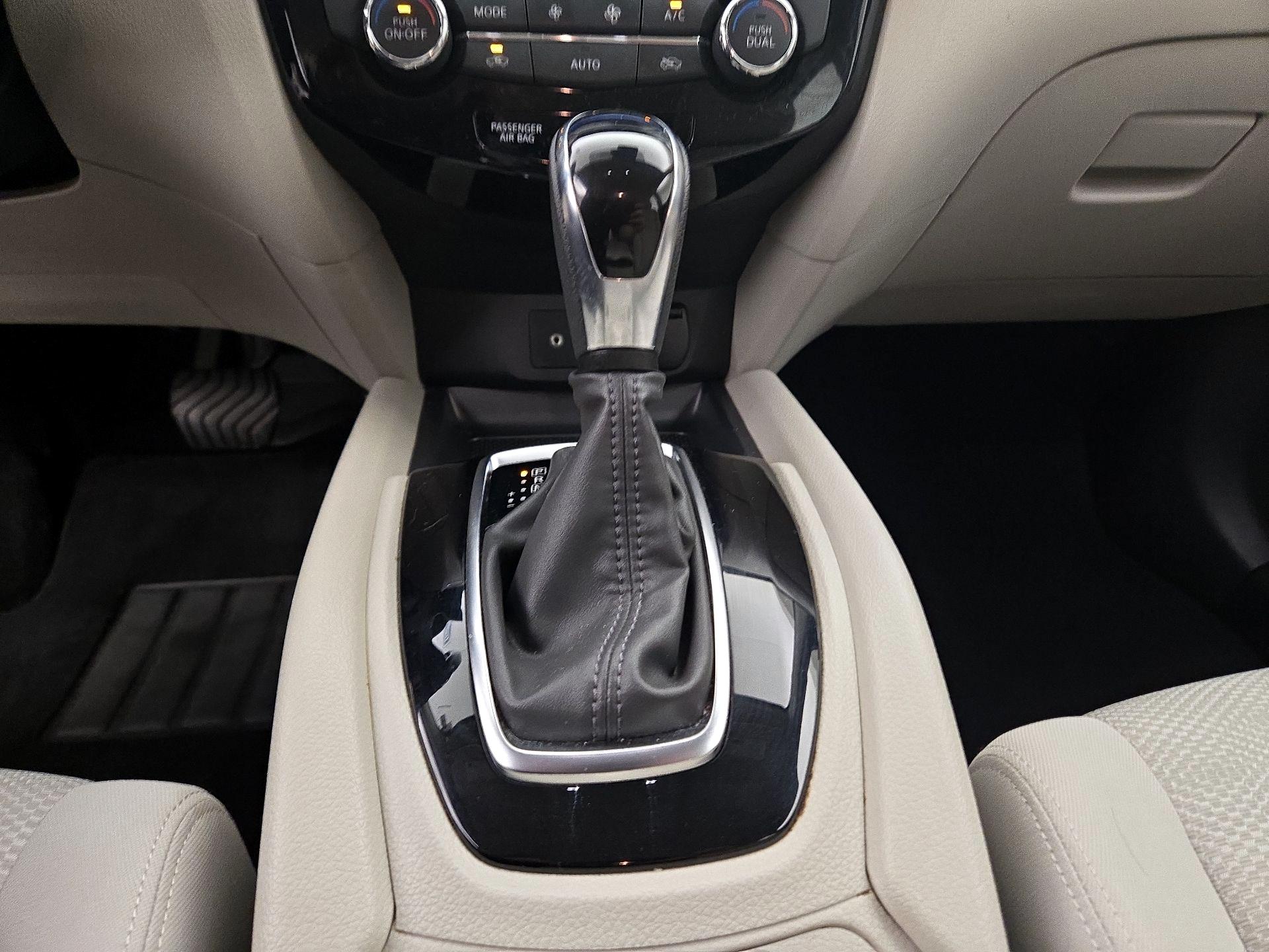 Thumbnail: 2021 Nissan Rogue Sport - 17