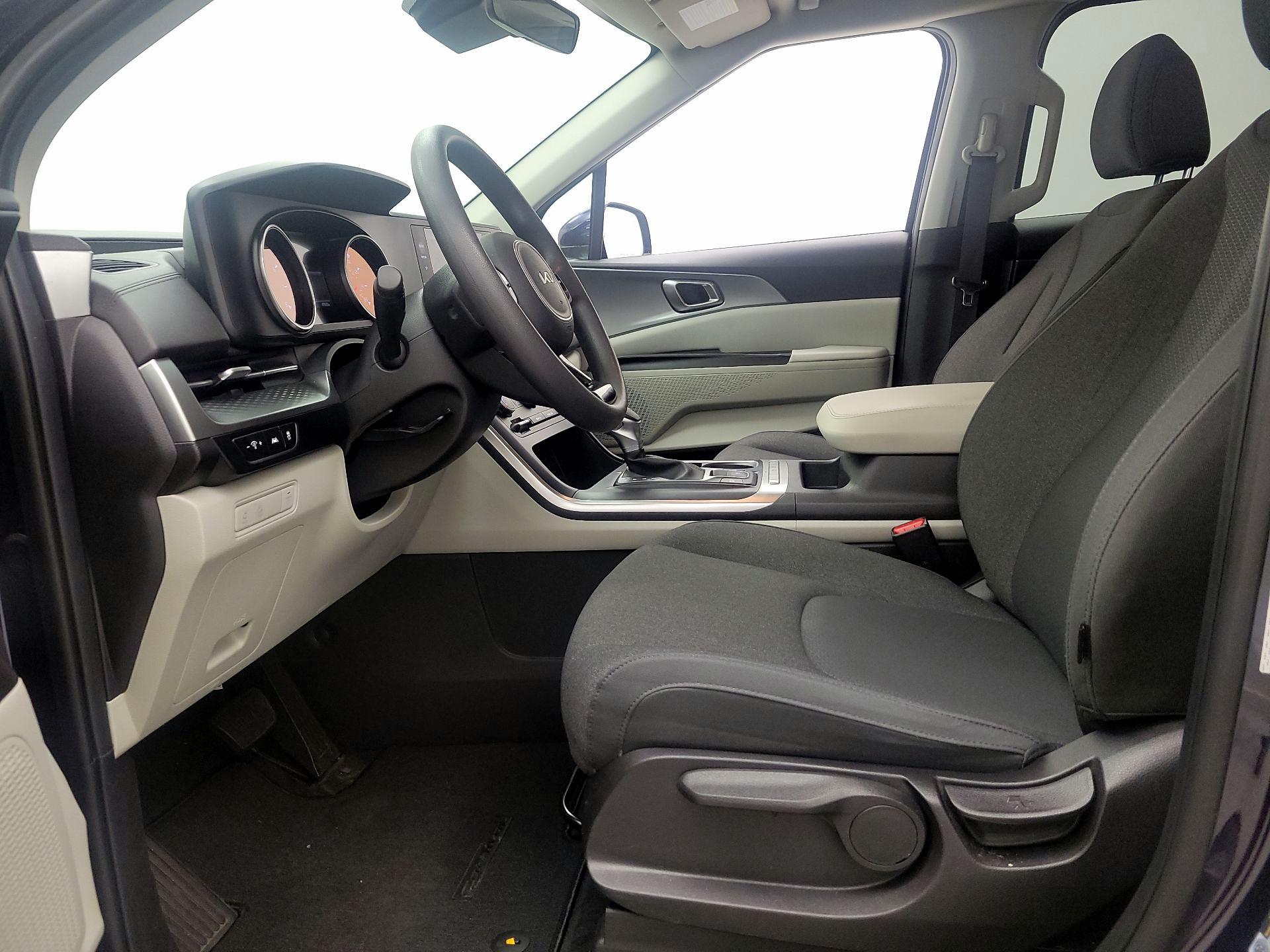 Thumbnail: 2022 Kia Carnival - 11