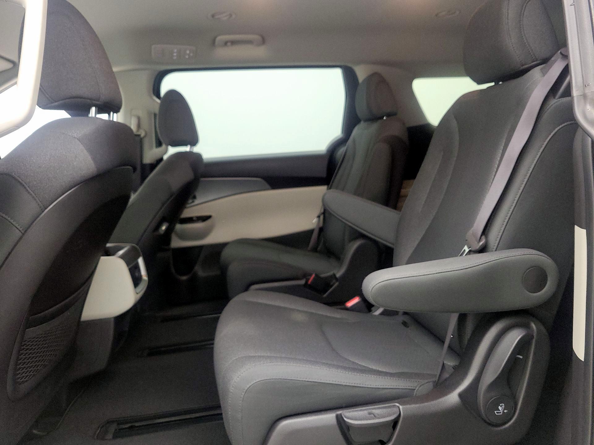 Thumbnail: 2022 Kia Carnival - 18