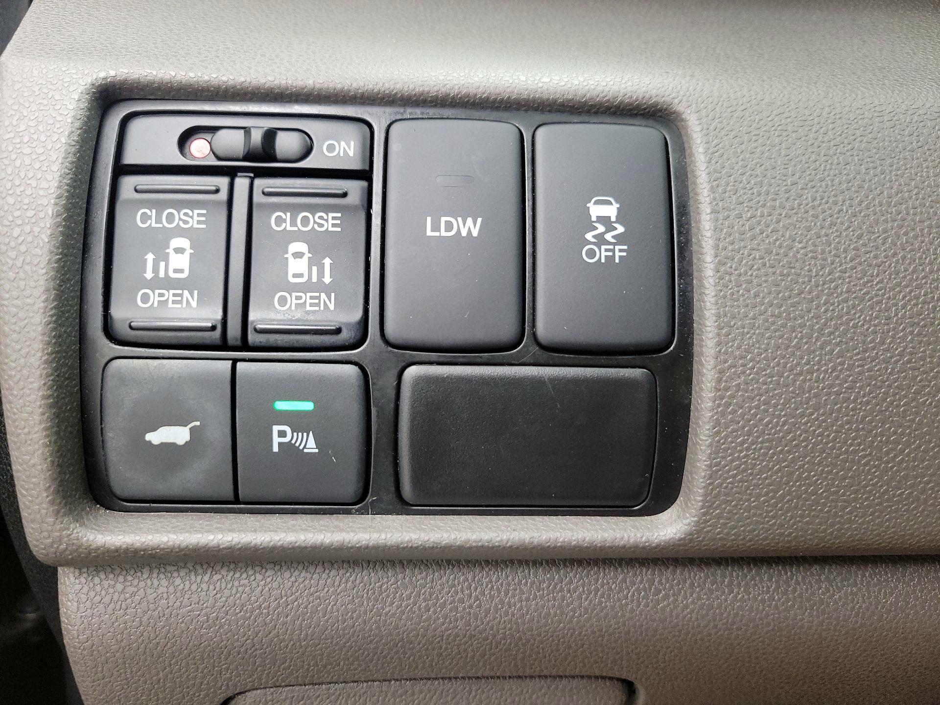 Thumbnail: 2014 Honda Odyssey - 13