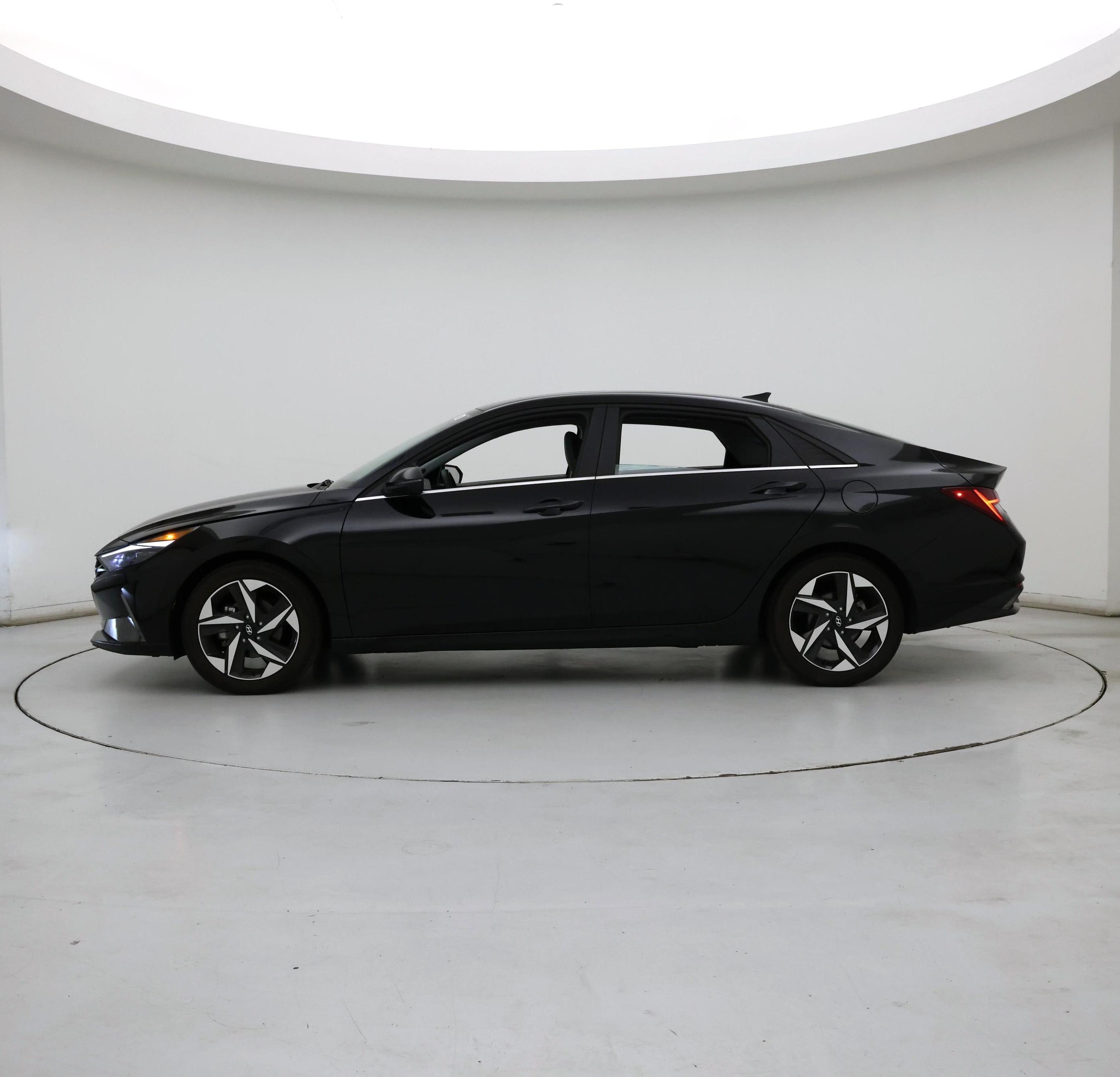Thumbnail: 2023 Hyundai Elantra - 3