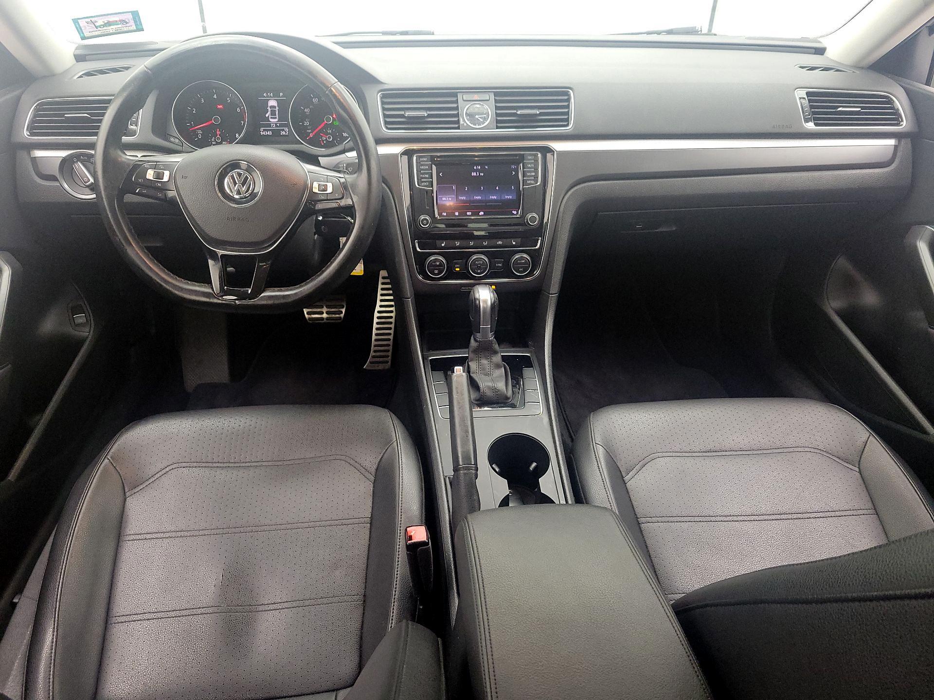Thumbnail: 2017 Volkswagen Passat - 9