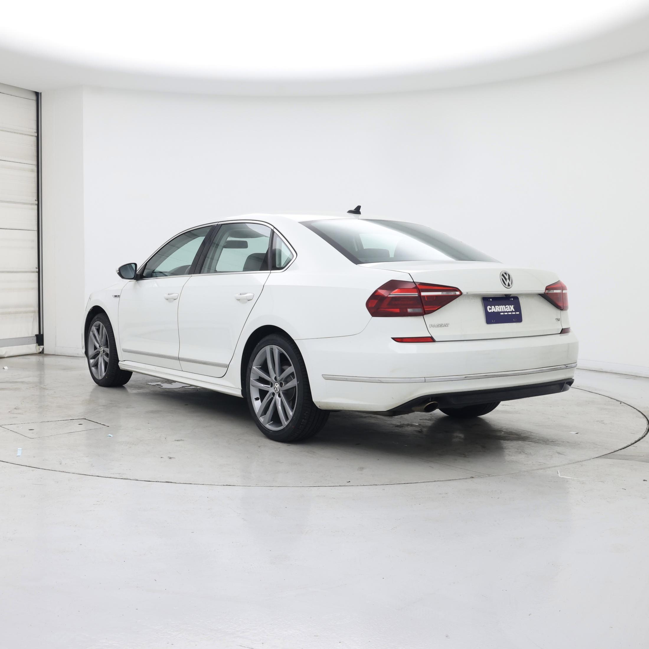 Thumbnail: 2017 Volkswagen Passat - 2