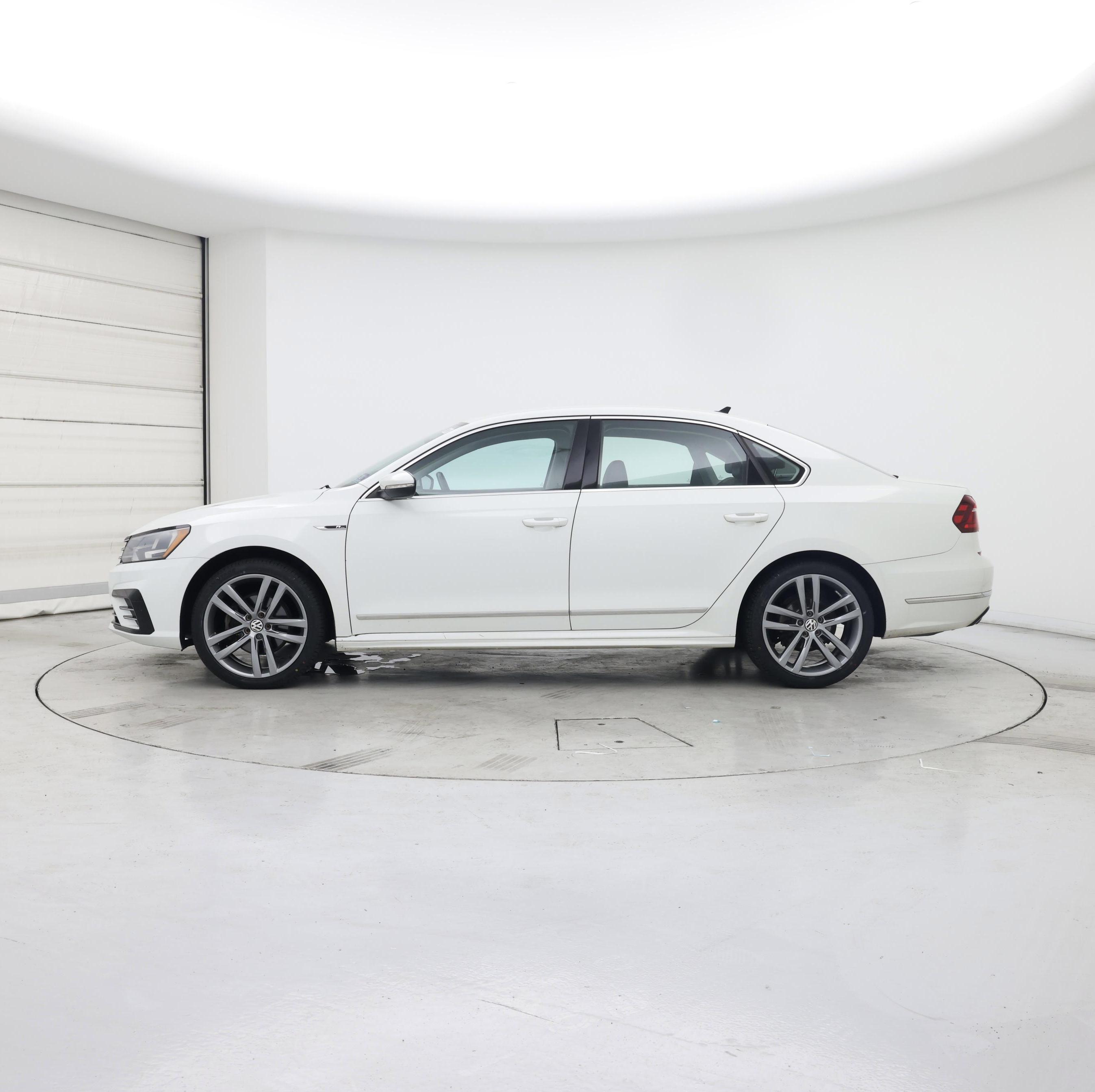 Thumbnail: 2017 Volkswagen Passat - 3