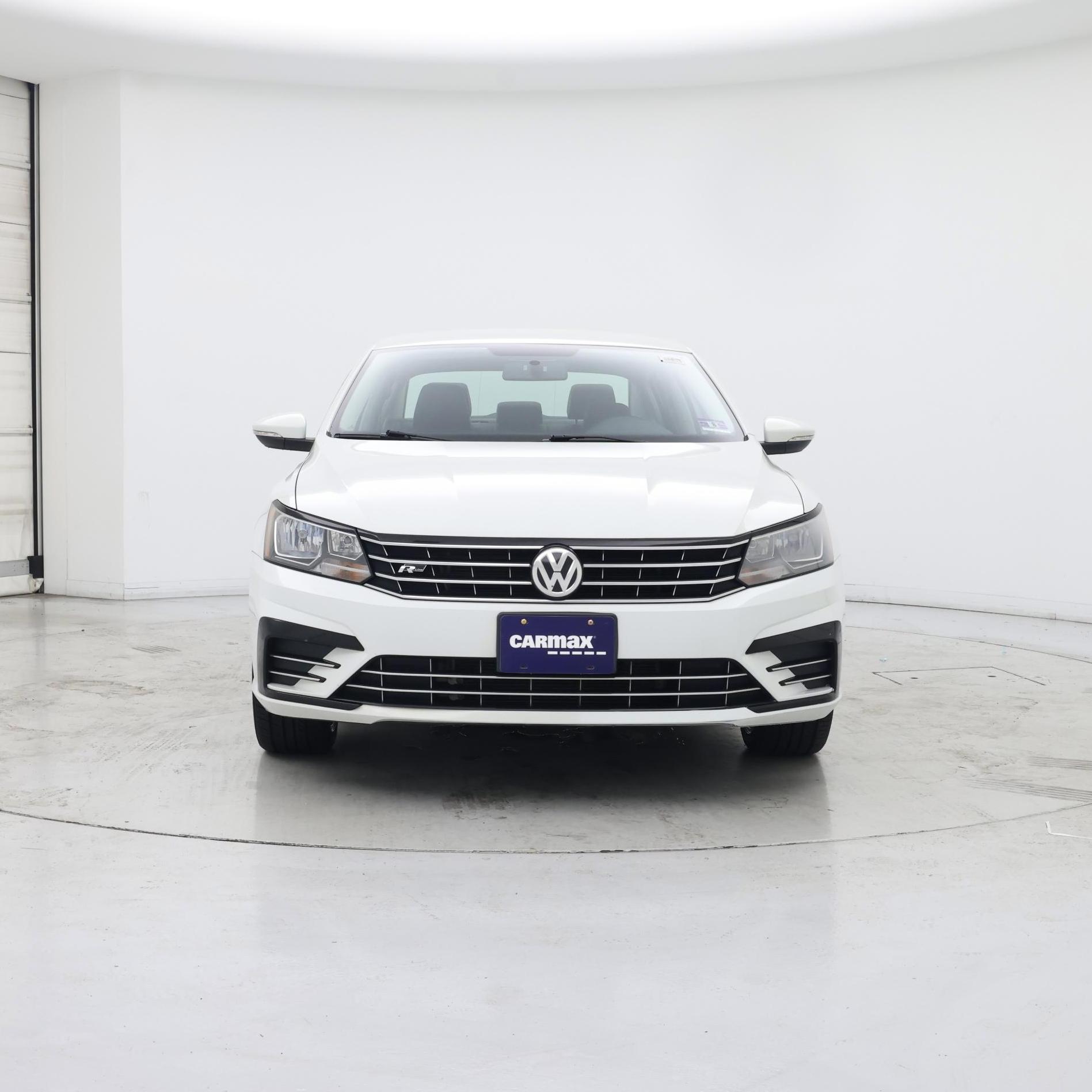 Thumbnail: 2017 Volkswagen Passat - 5