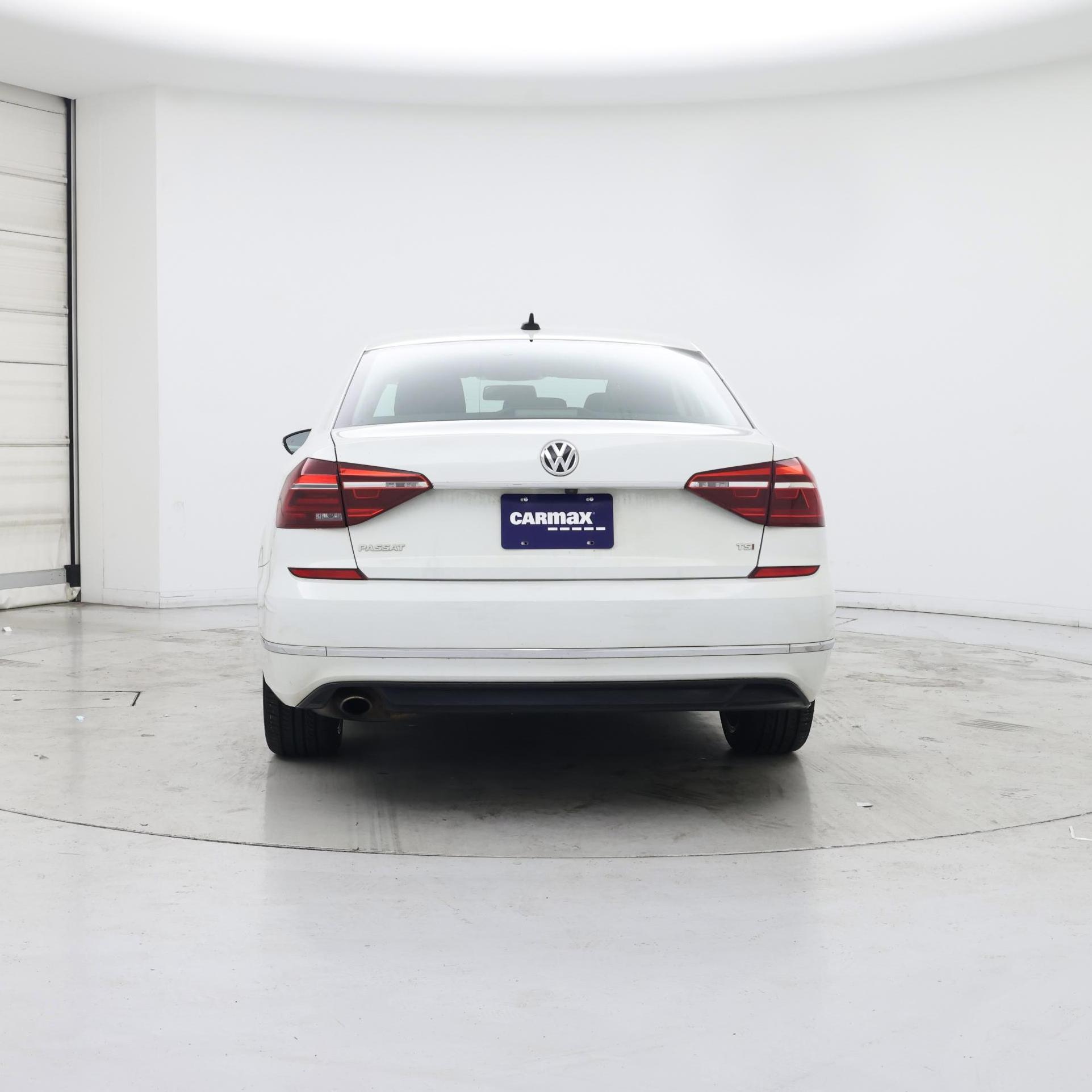 Thumbnail: 2017 Volkswagen Passat - 6